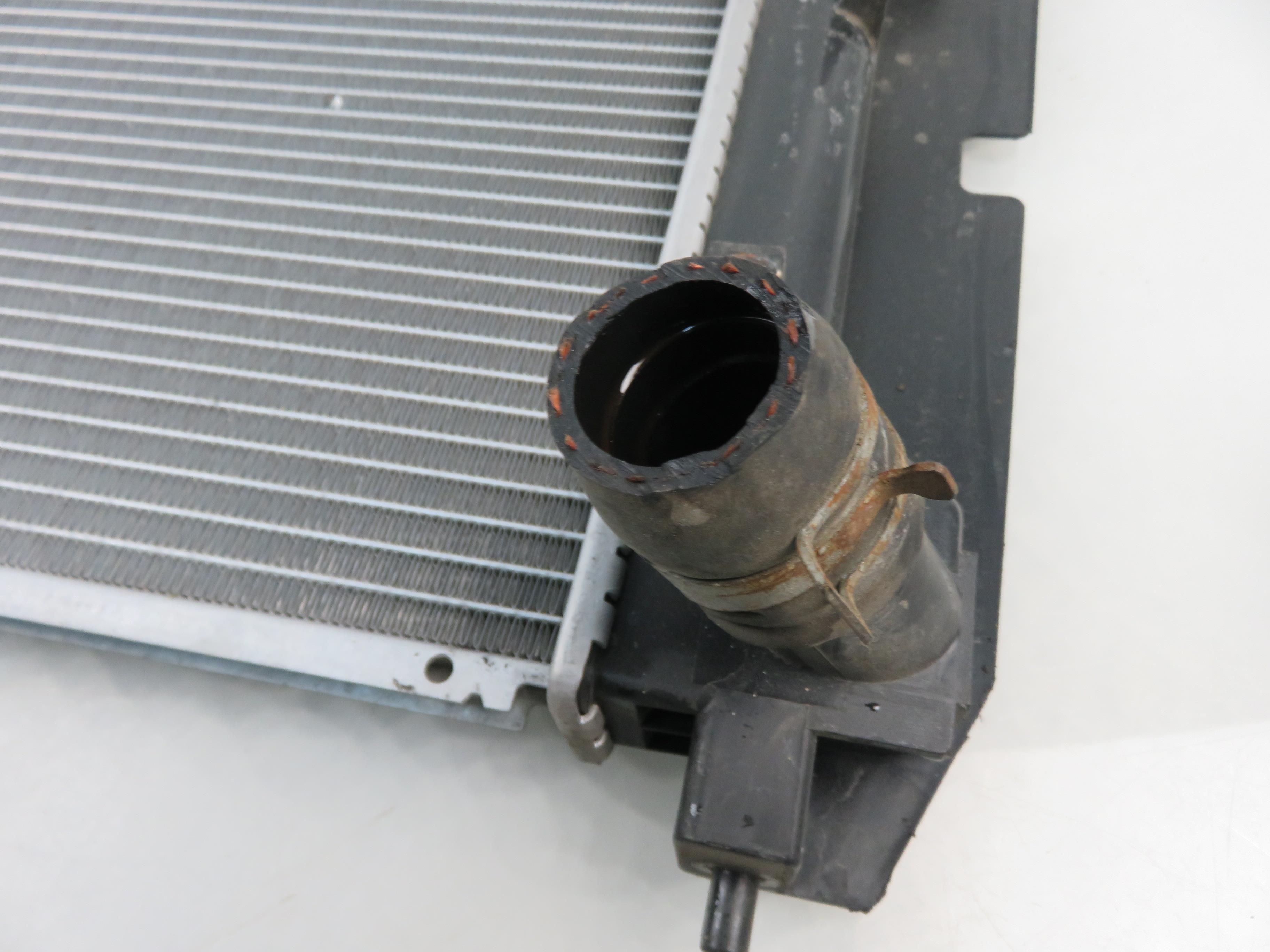 PONTIAC Vibe 1 generation (2002-2008) Охлаждающий радиатор 23926852