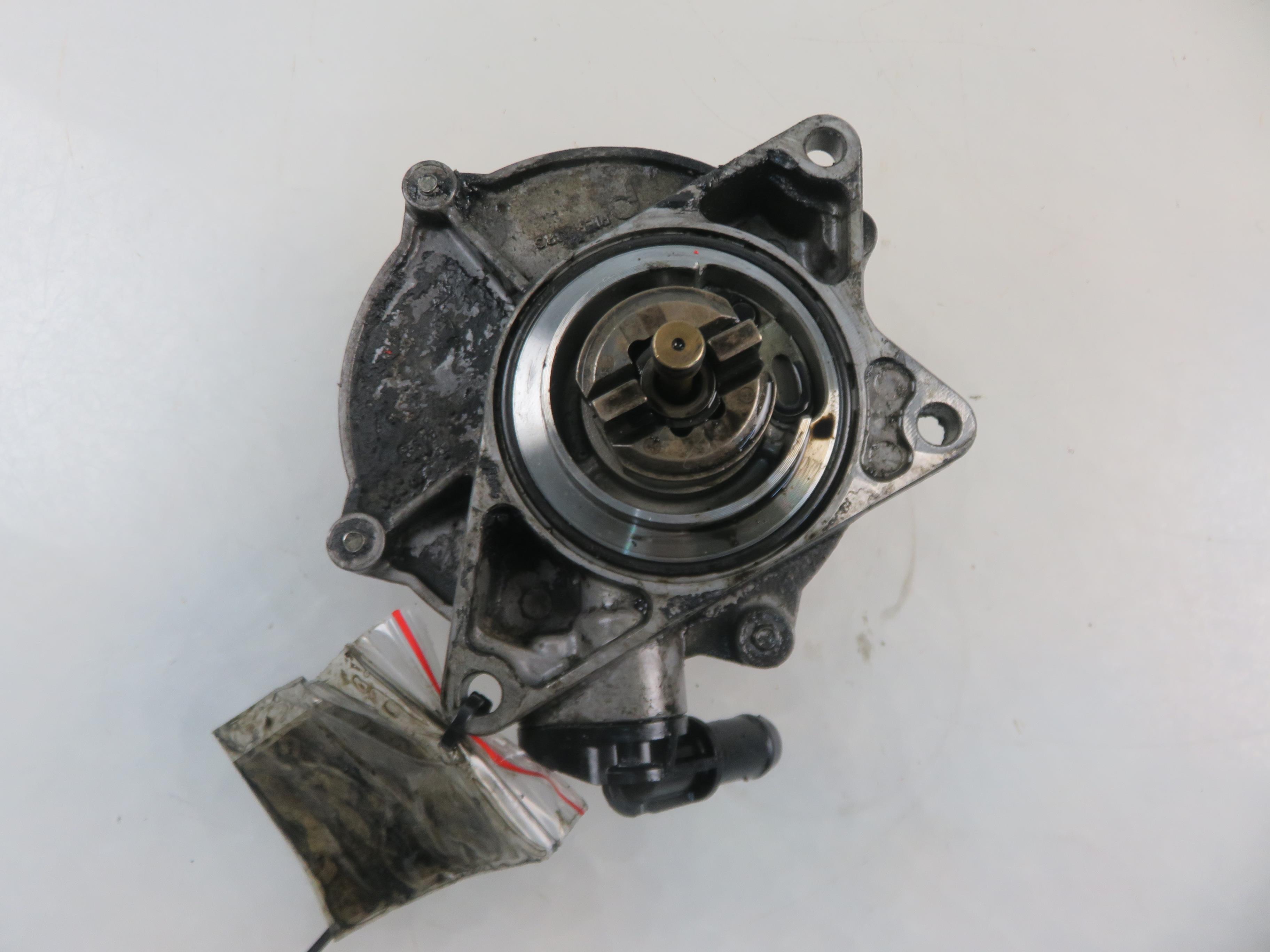 AUDI A6 C5/4B (1997-2004) Vakuum pumpe 25766447