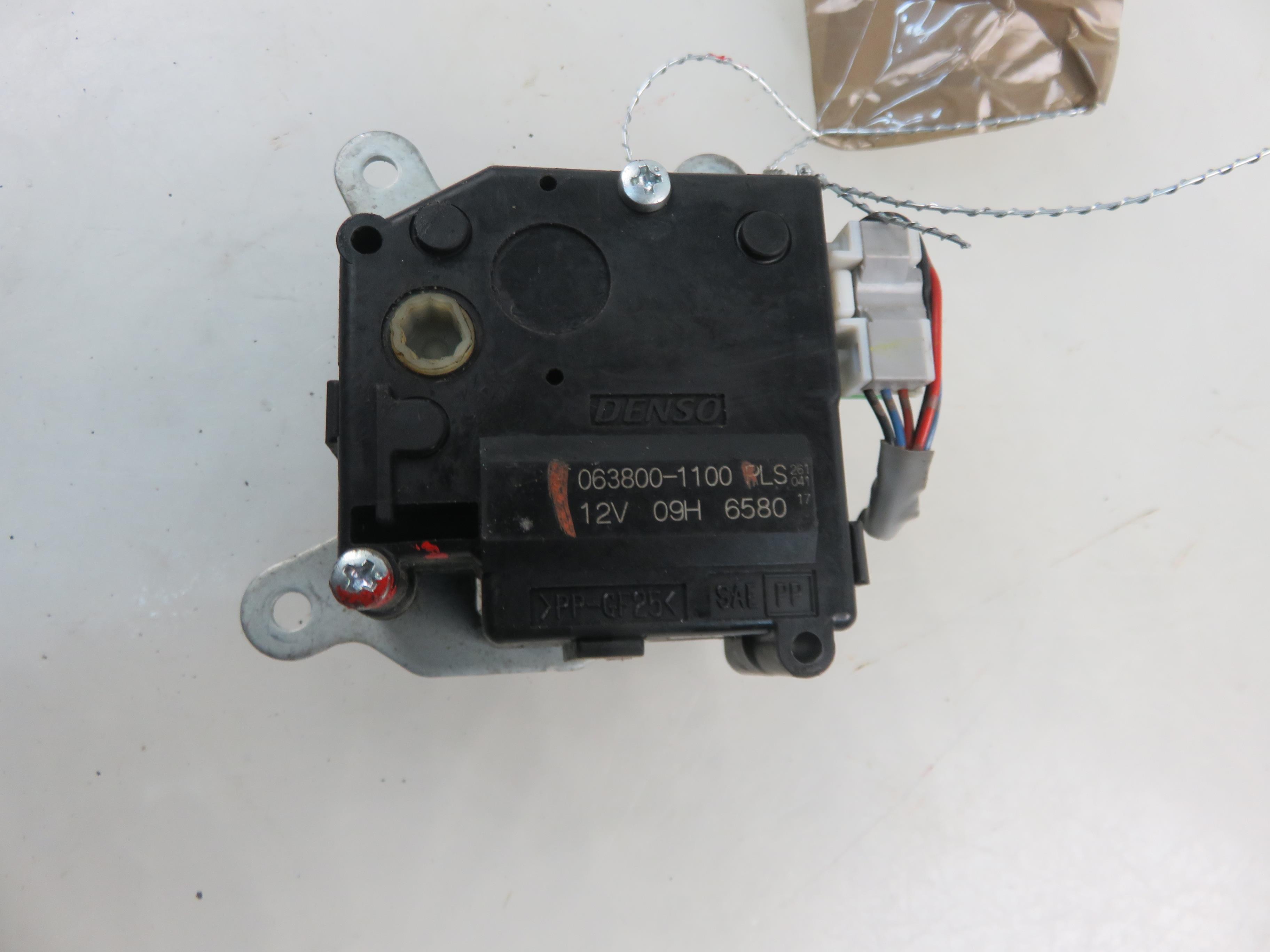 TOYOTA RAV4 3 generation (XA30) (2005-2012) Lämmittimen tuuletin 0638001100 24349331