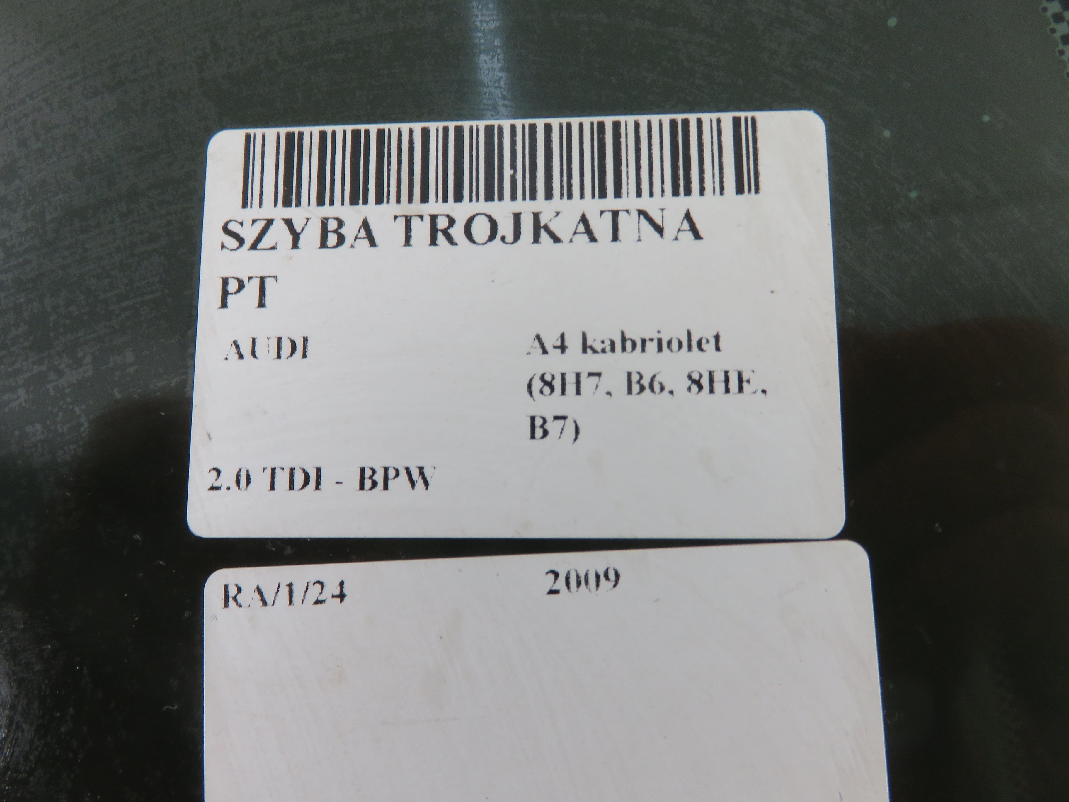 AUDI A4 B7/8E (2004-2008) Galinė dešinė fortkutė (mažasis stiklas) 8H0845300 24262572