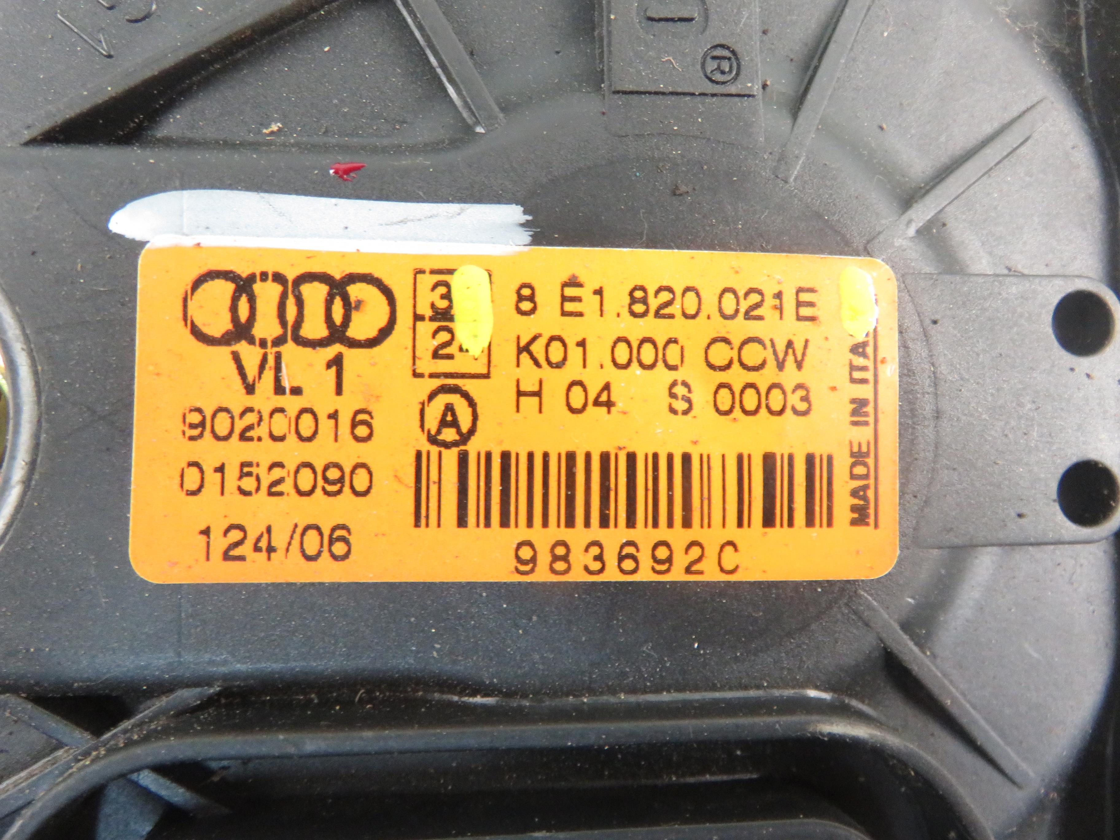 AUDI A4 B7/8E (2004-2008) Puhaltimen tuulettimen rele 8E1820021E 24671037