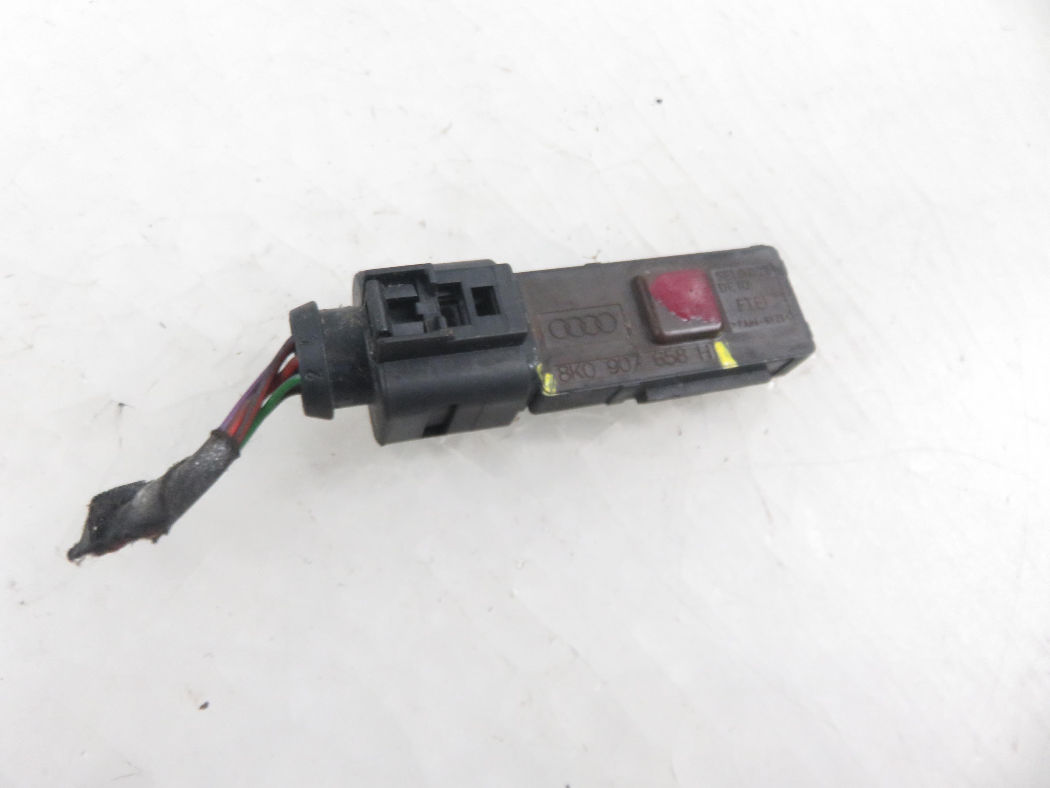 AUDI A4 B8/8K (2011-2016) Clutch pedal sensor 8K0907658H 24670902