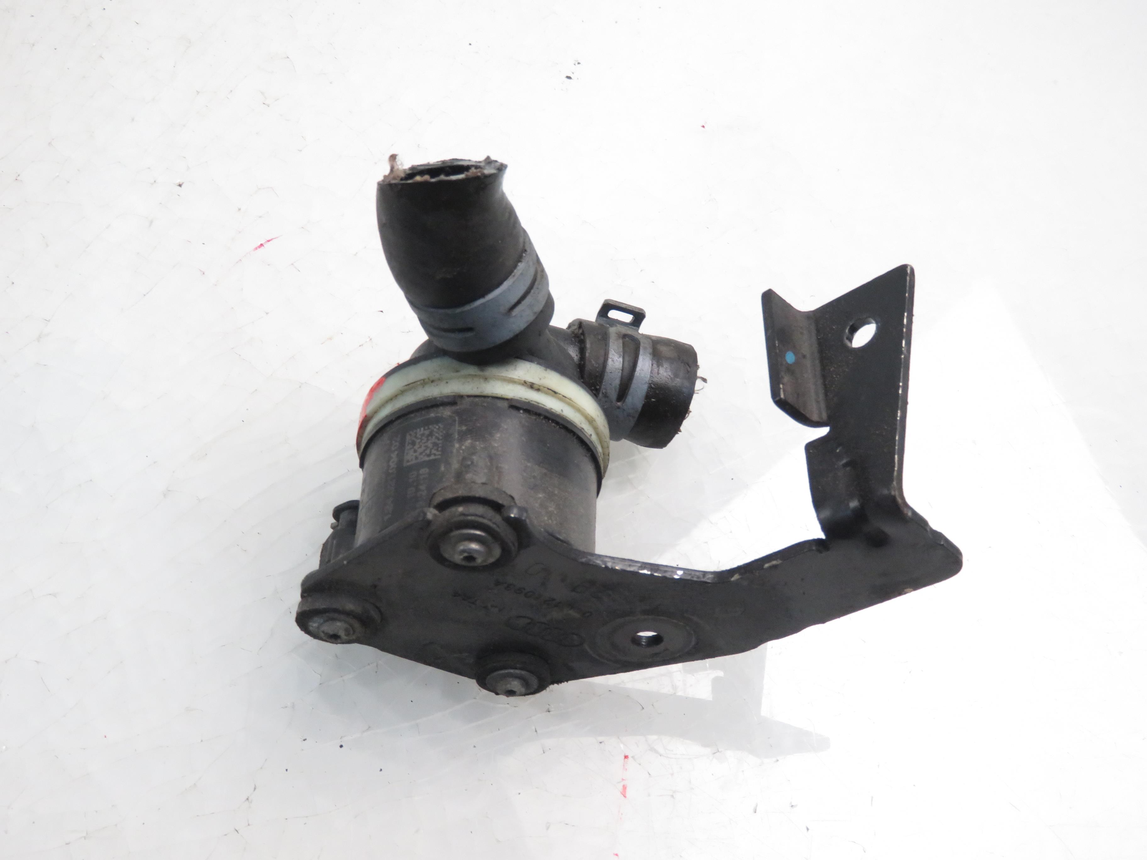 AUDI A4 B8/8K (2011-2016) Water Pump 03L965561A 24670426