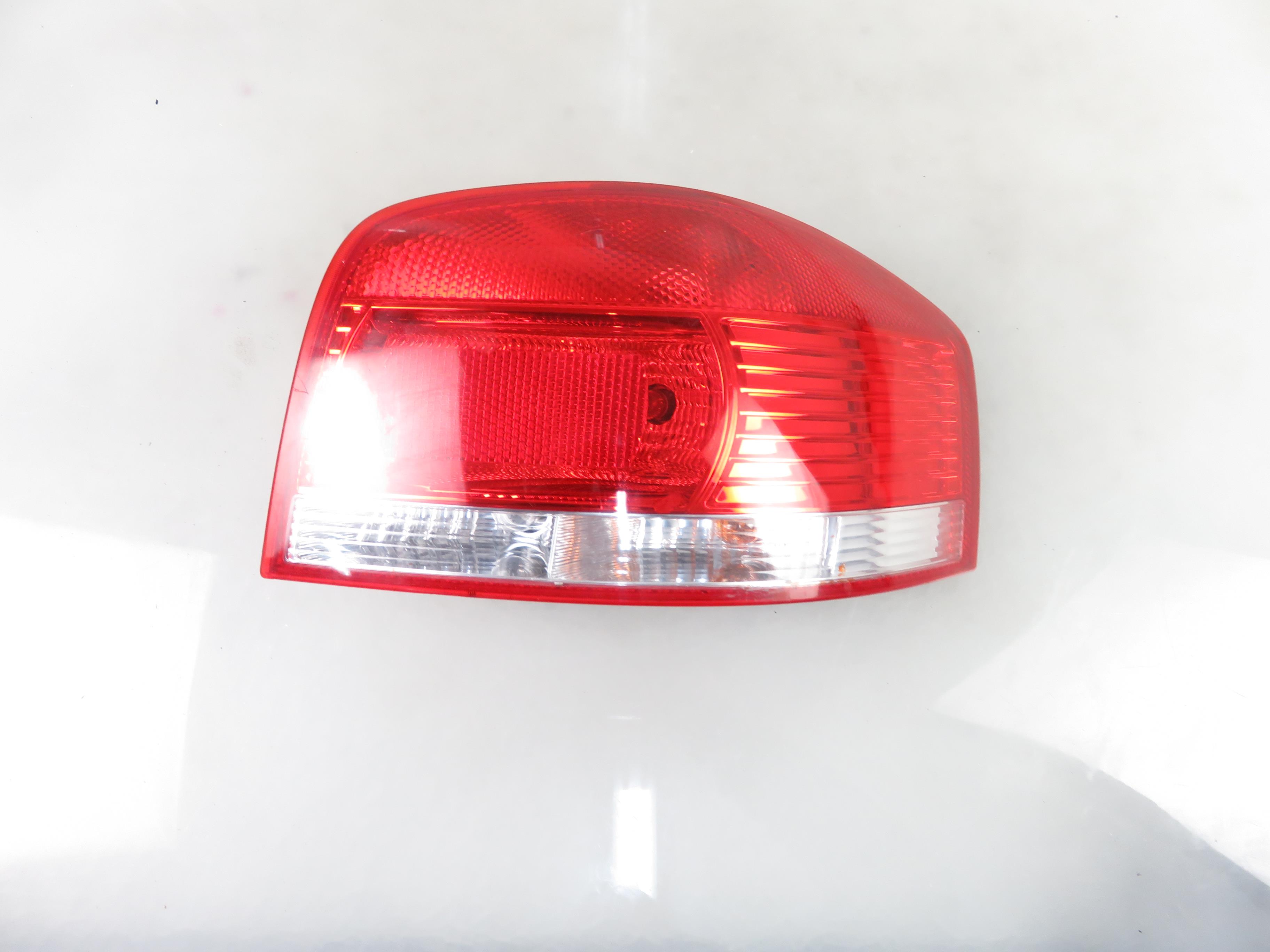 AUDI A3 8P (2003-2013) Rear Right Taillight Lamp 8P0945096 24670248