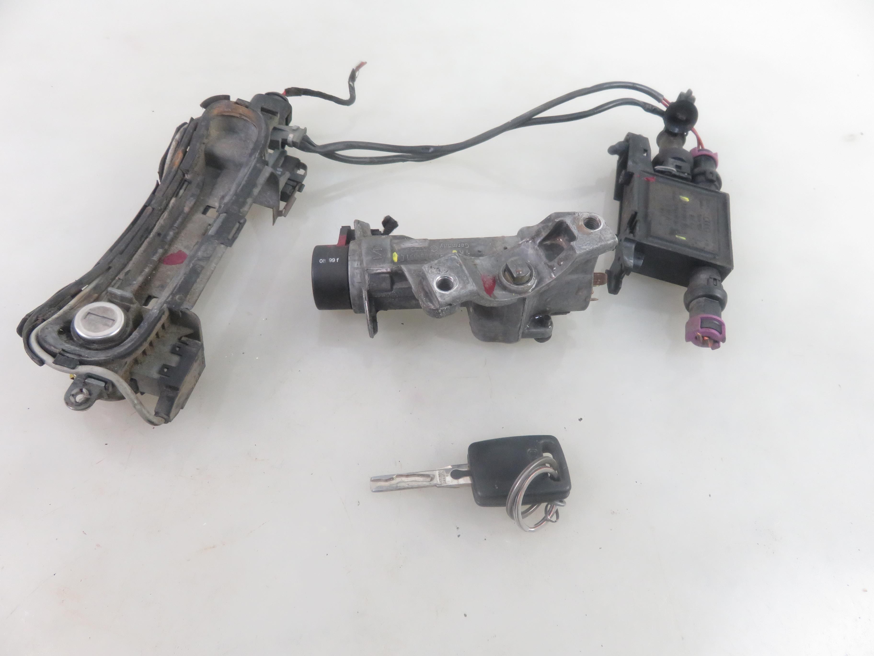 AUDI A4 B5/8D (1994-2001) Ignition Lock 4B0905851C,4A0959981A 25409369