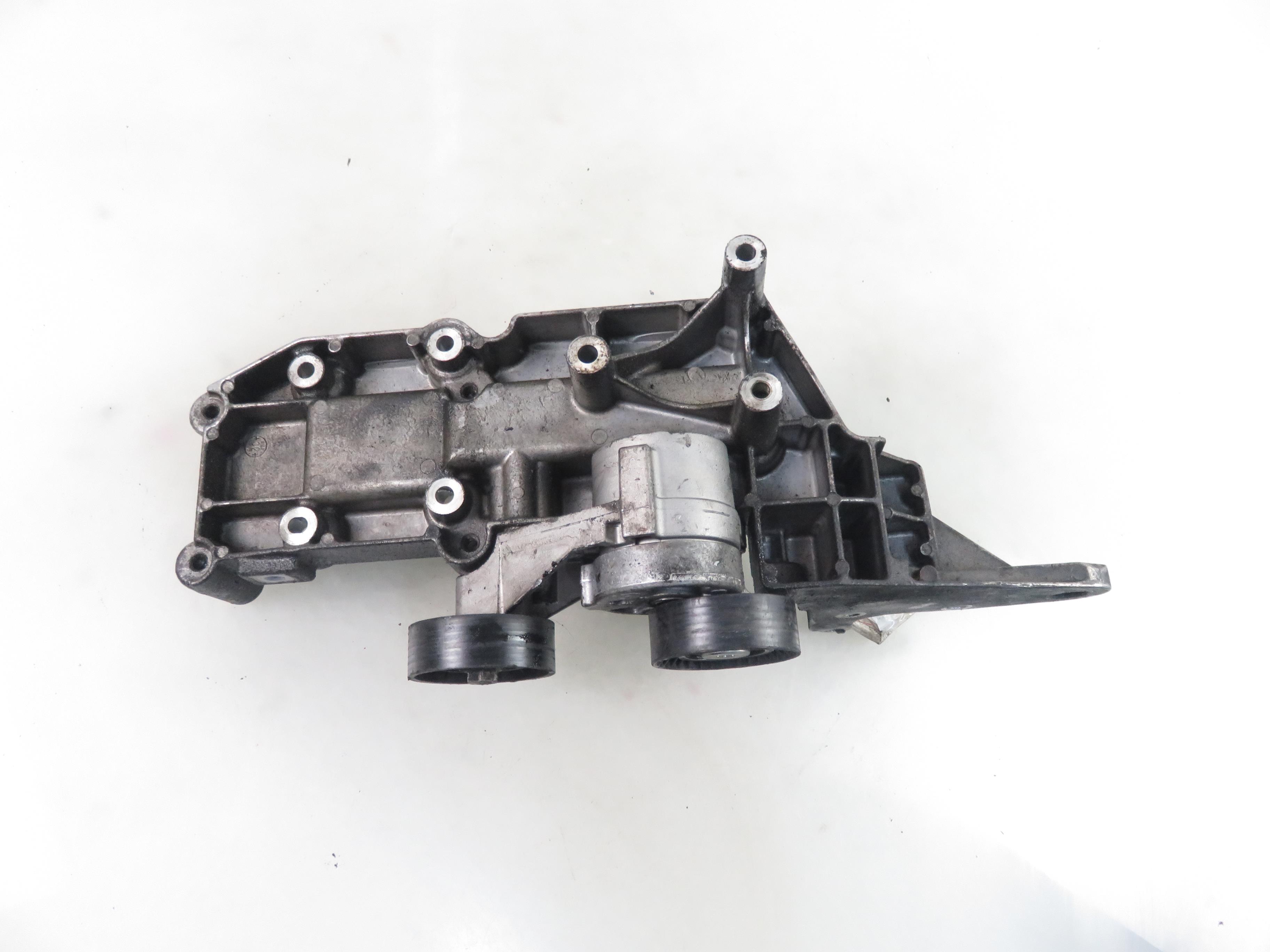 VOLVO S80 1 generation (1998-2006) Alternator bracket 8642196 25421846