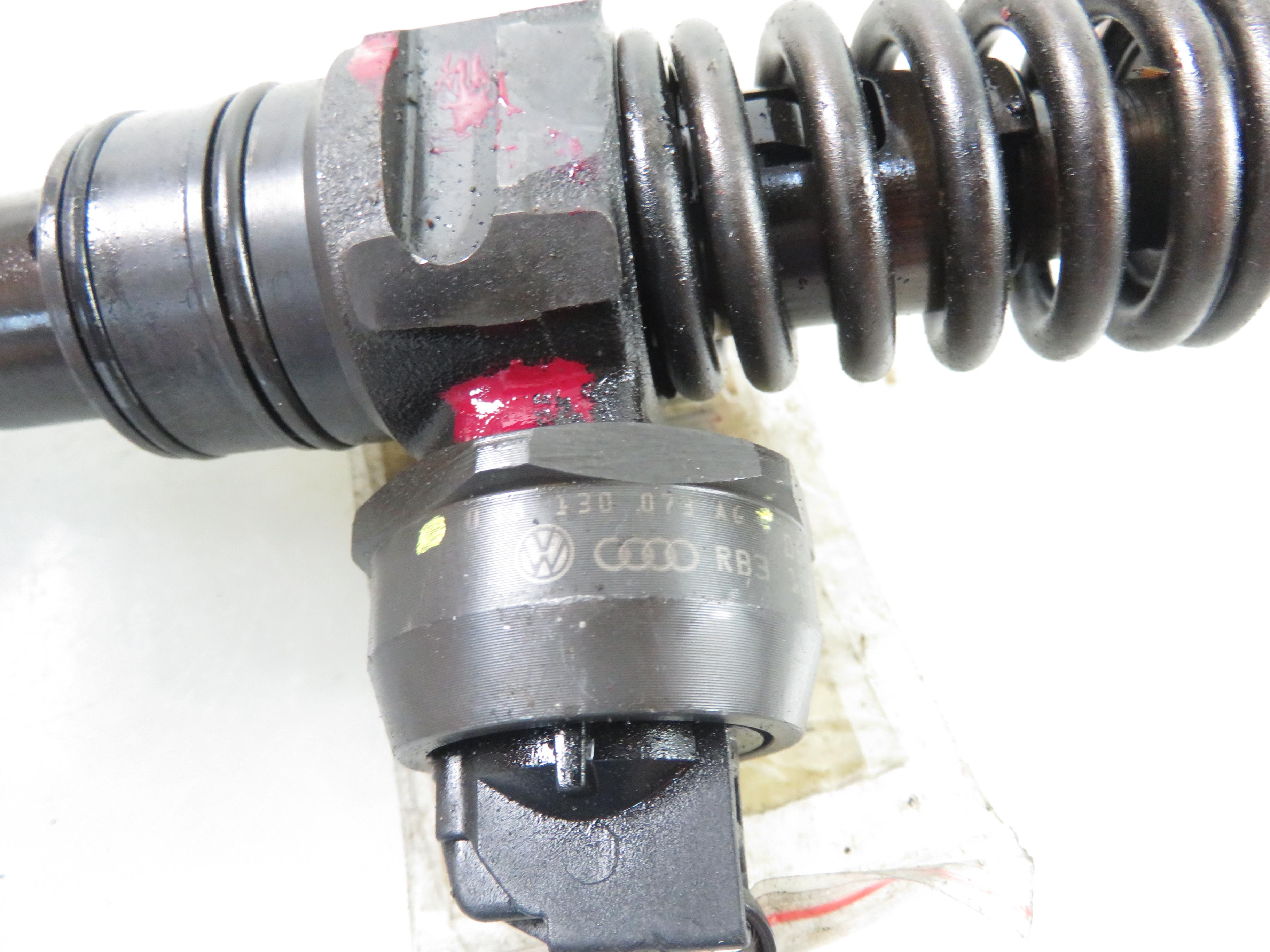 VOLKSWAGEN Golf 5 generation (2003-2009) Injector de ulei 038130073AG, 0414720215 25104552