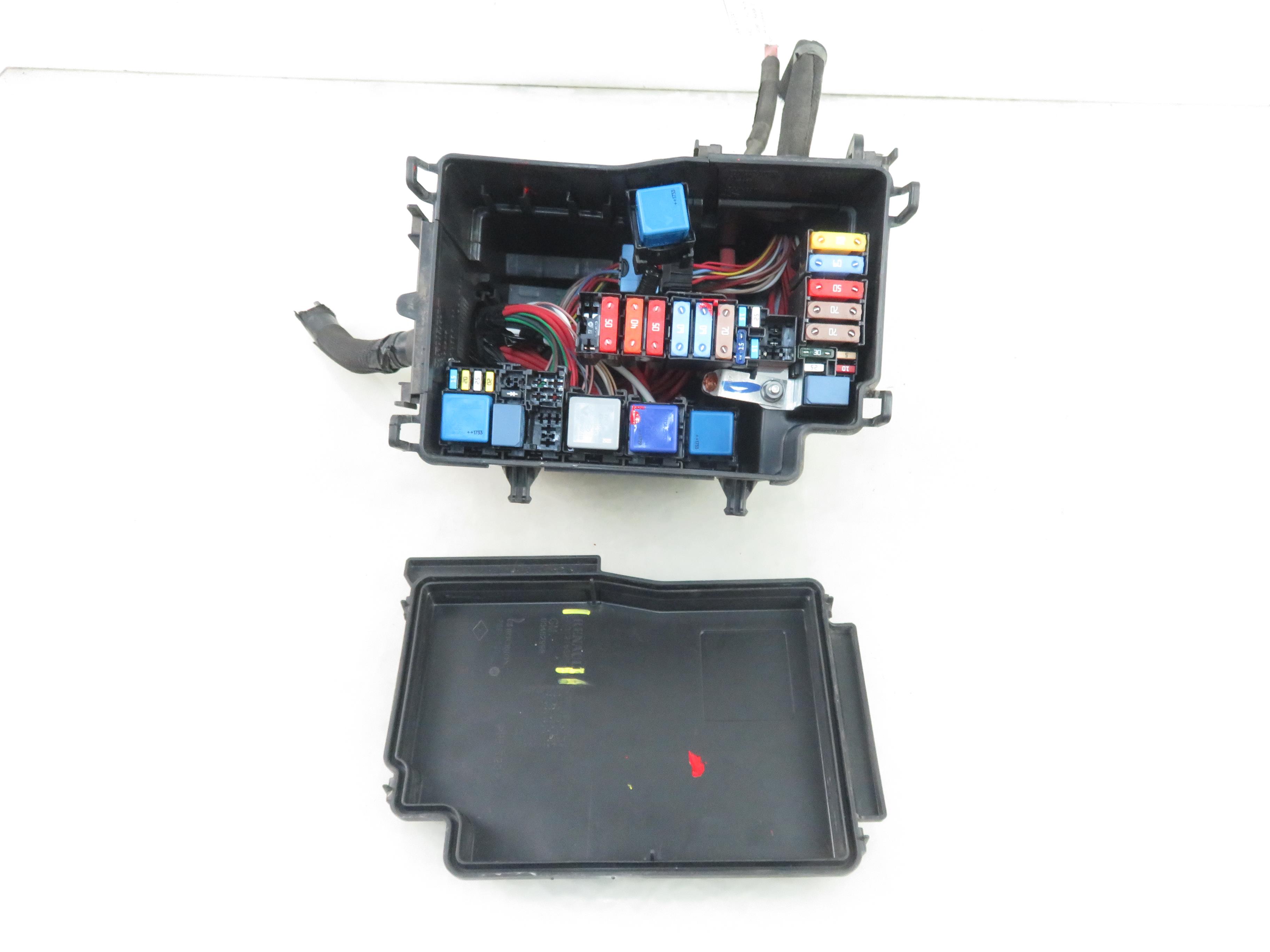 RENAULT Trafic 3 generation (2014-2023) Fuse Box 243503708R, 243121532R 25748769