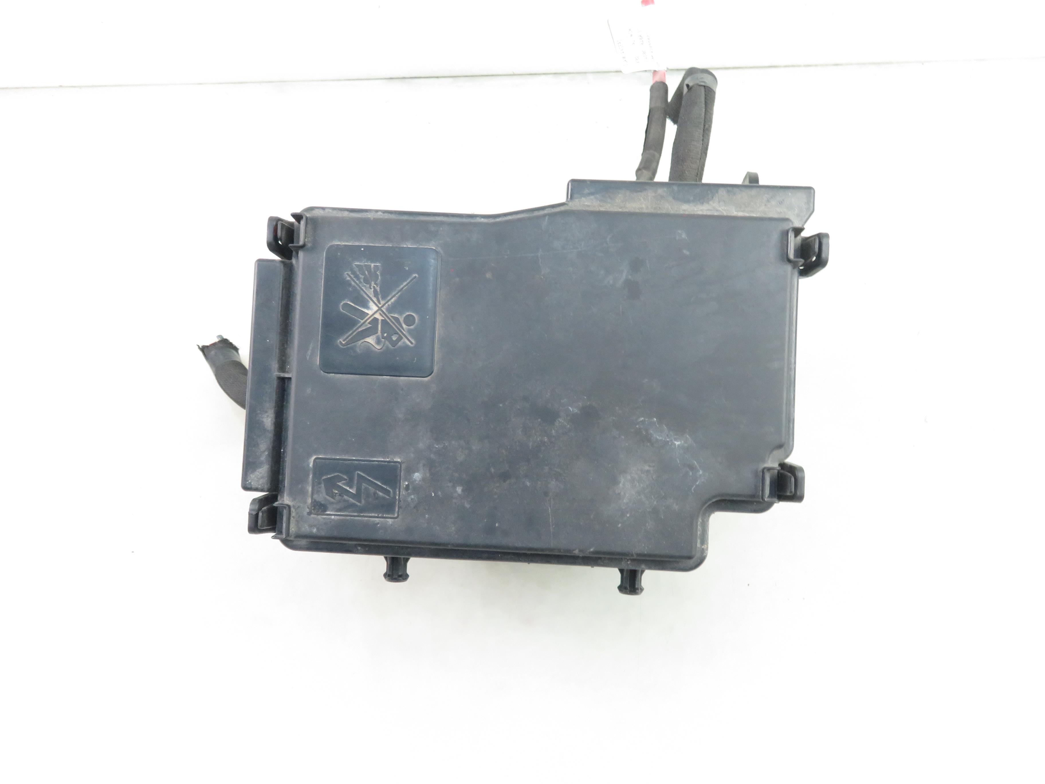 RENAULT Trafic 3 generation (2014-2023) Fuse Box 243503708R, 243121532R 25748769