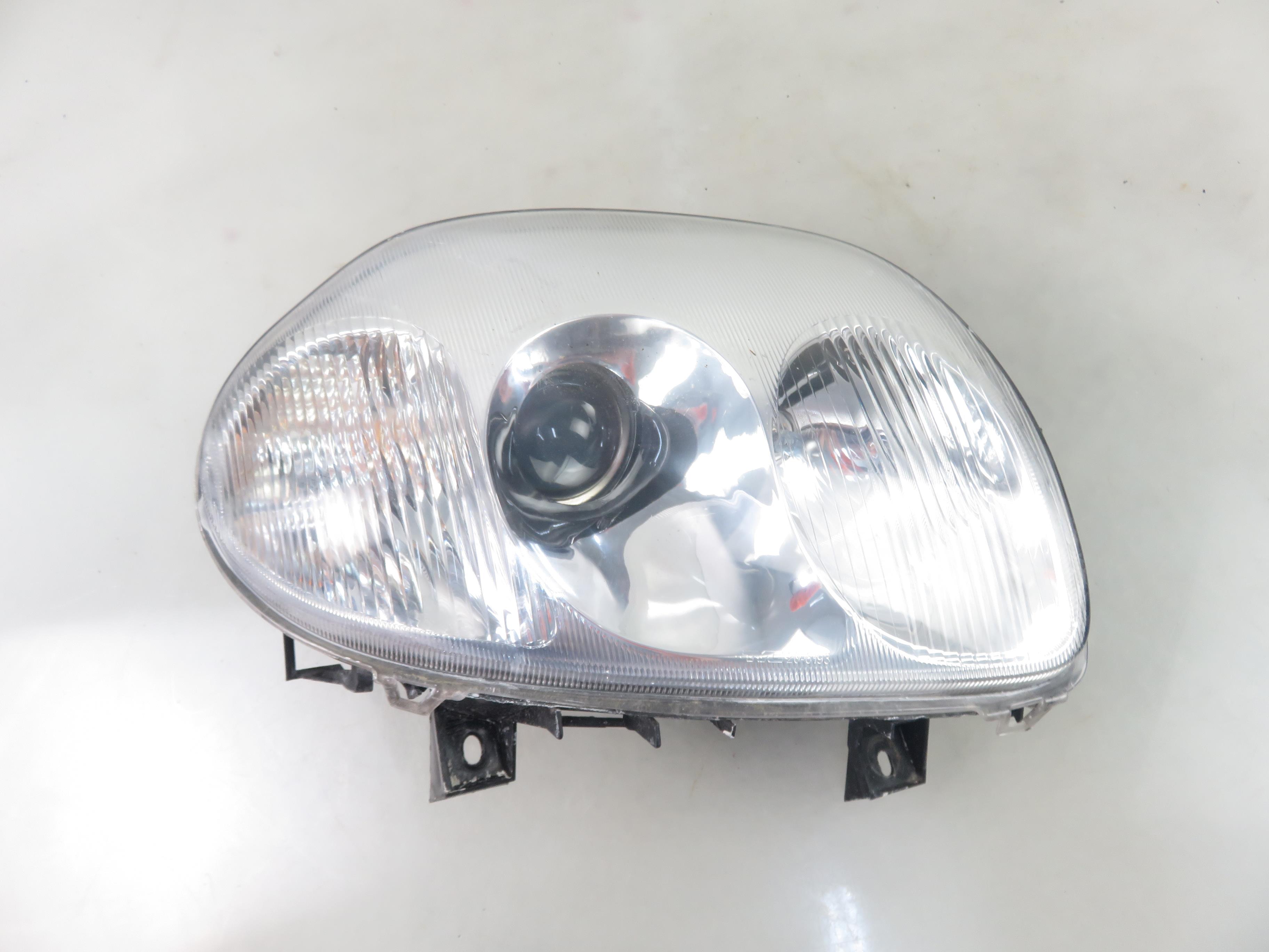 RENAULT Clio 2 generation (1998-2013) Front Right Headlight 25409311