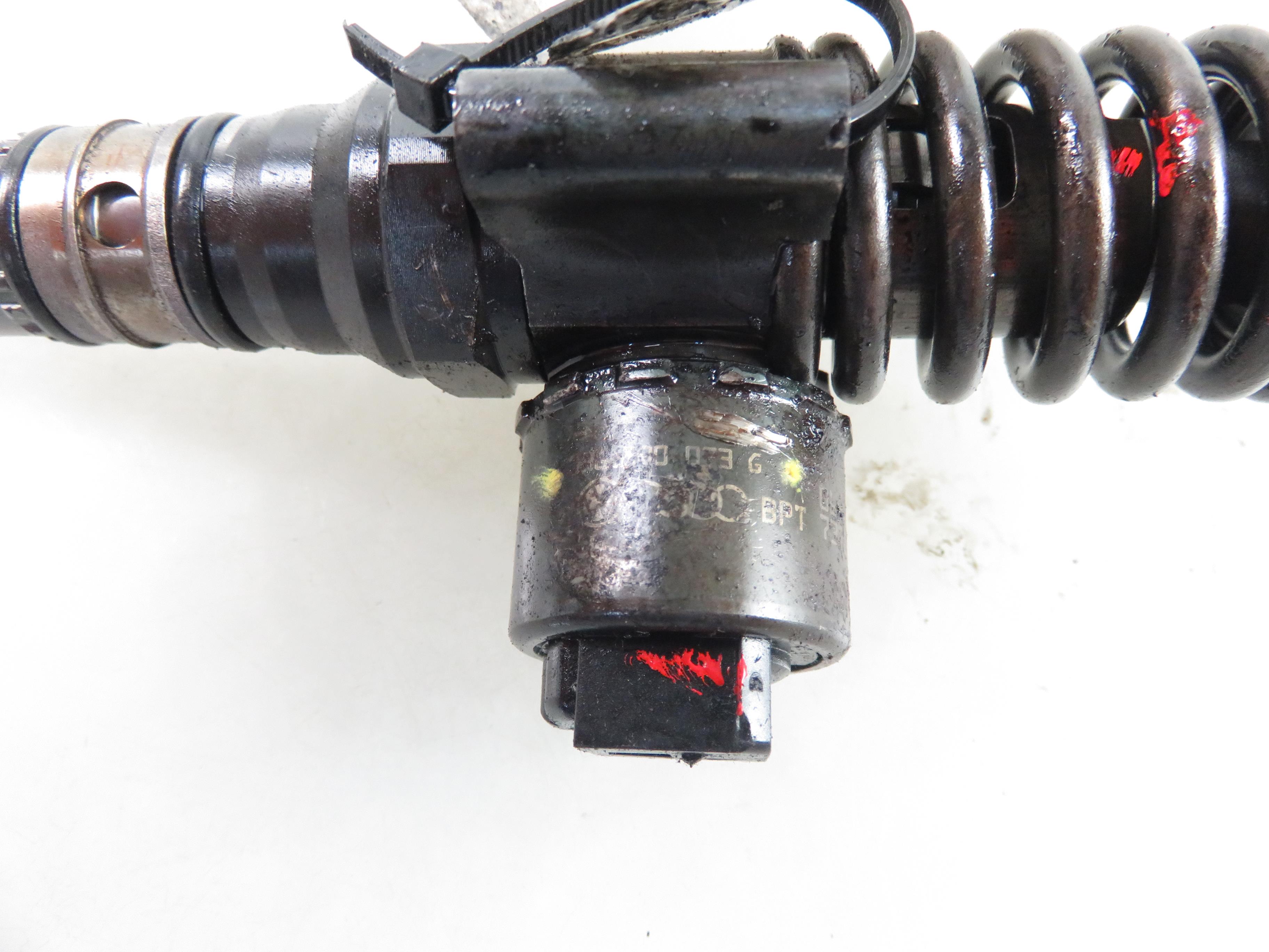 AUDI A4 B7/8E (2004-2008) Injector de ulei 03G130073G, 0414720404 25409362