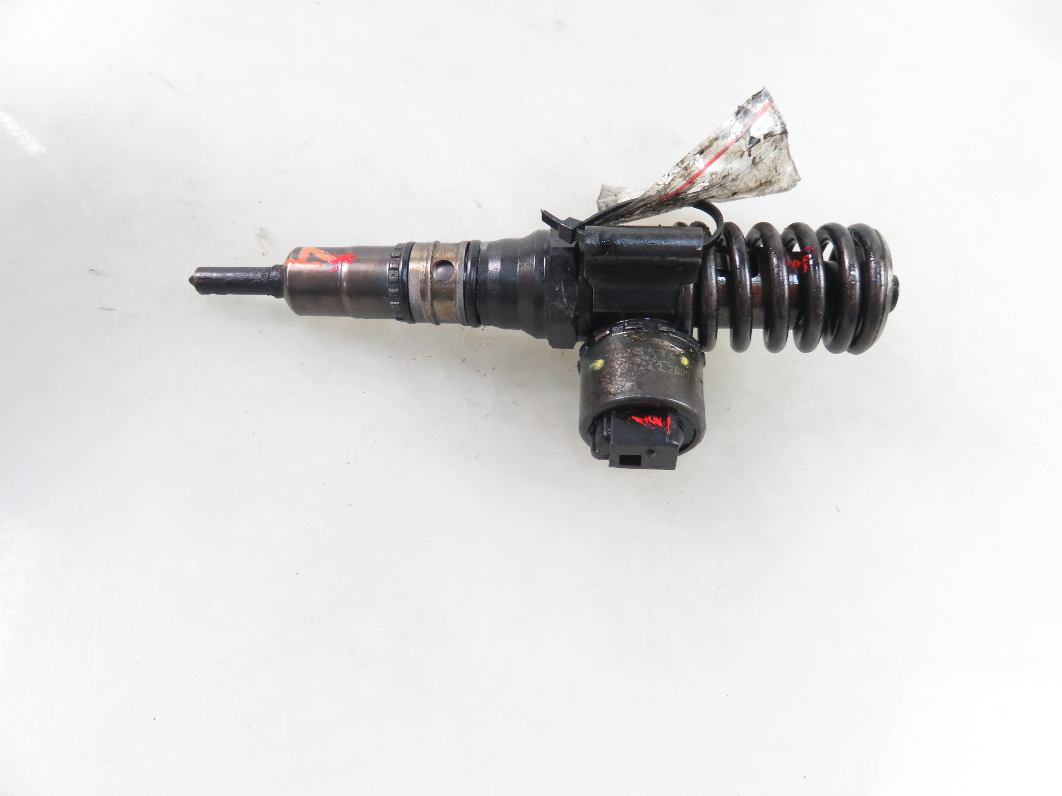 AUDI A4 B7/8E (2004-2008) Injector de ulei 03G130073G, 0414720404 25409362