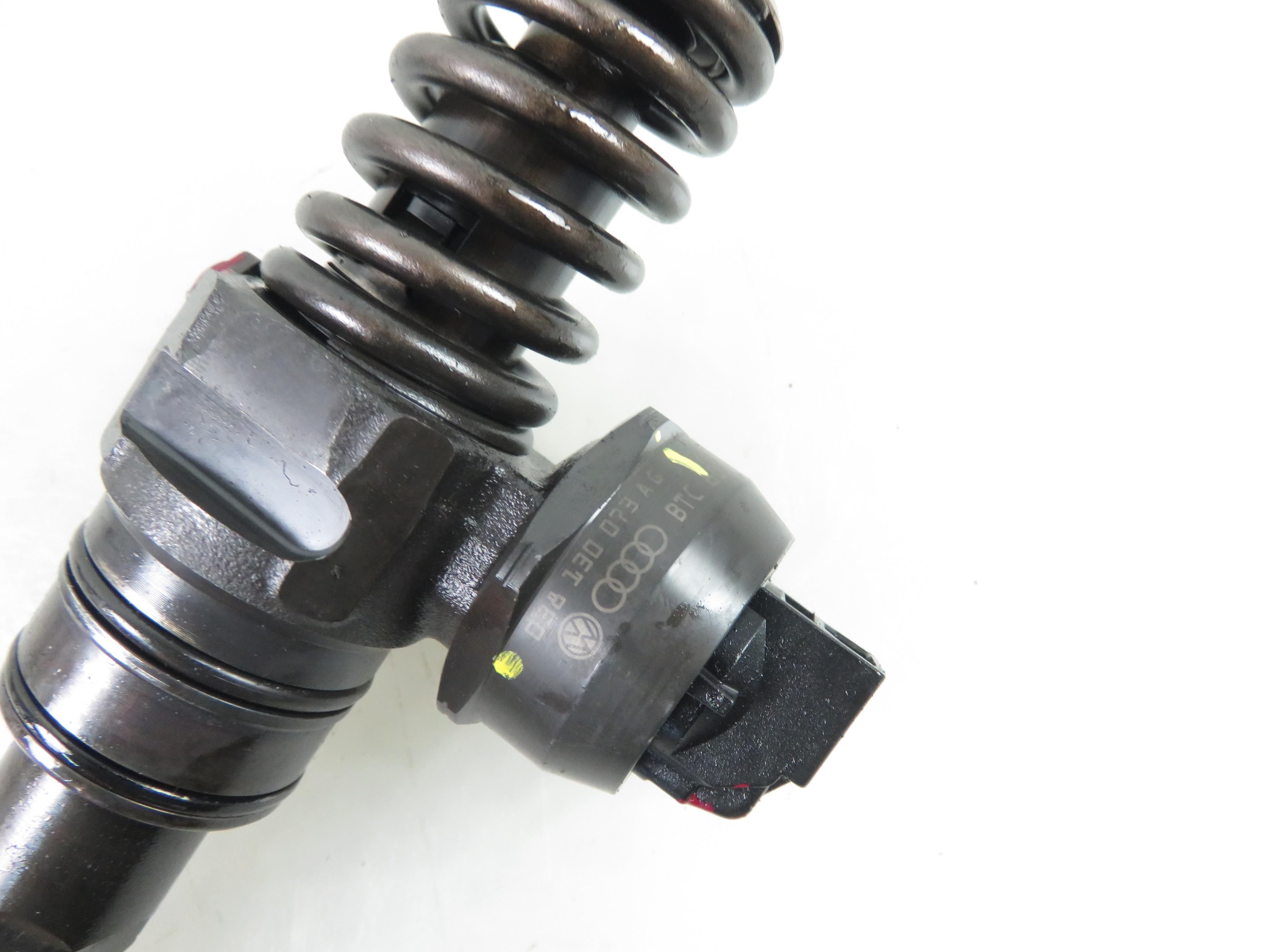 VOLKSWAGEN Golf 5 generation (2003-2009) Injector de ulei 038130073AG, 0414720215 25421888