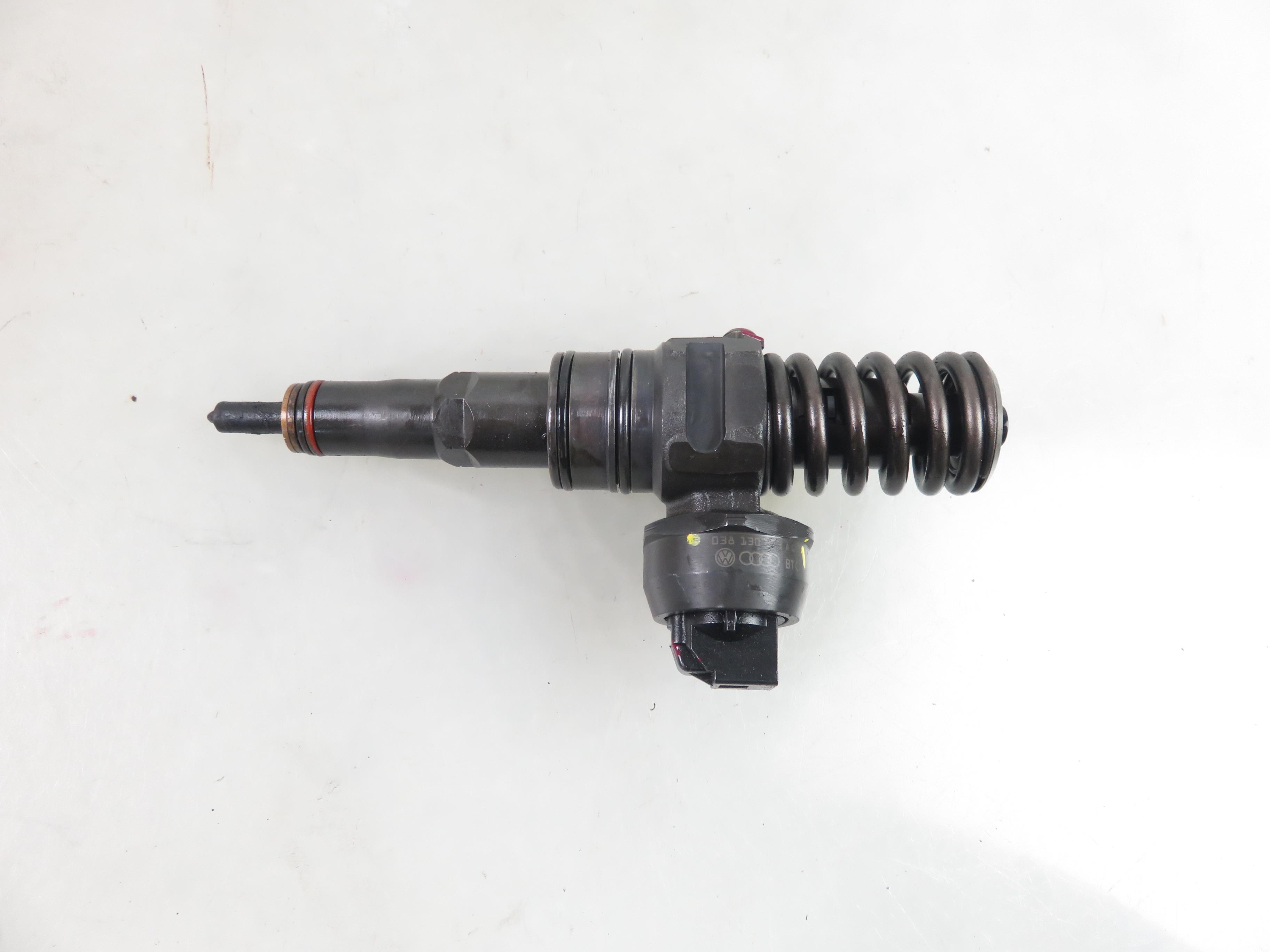 VOLKSWAGEN Golf 5 generation (2003-2009) Injector de ulei 038130073AG, 0414720215 25421888