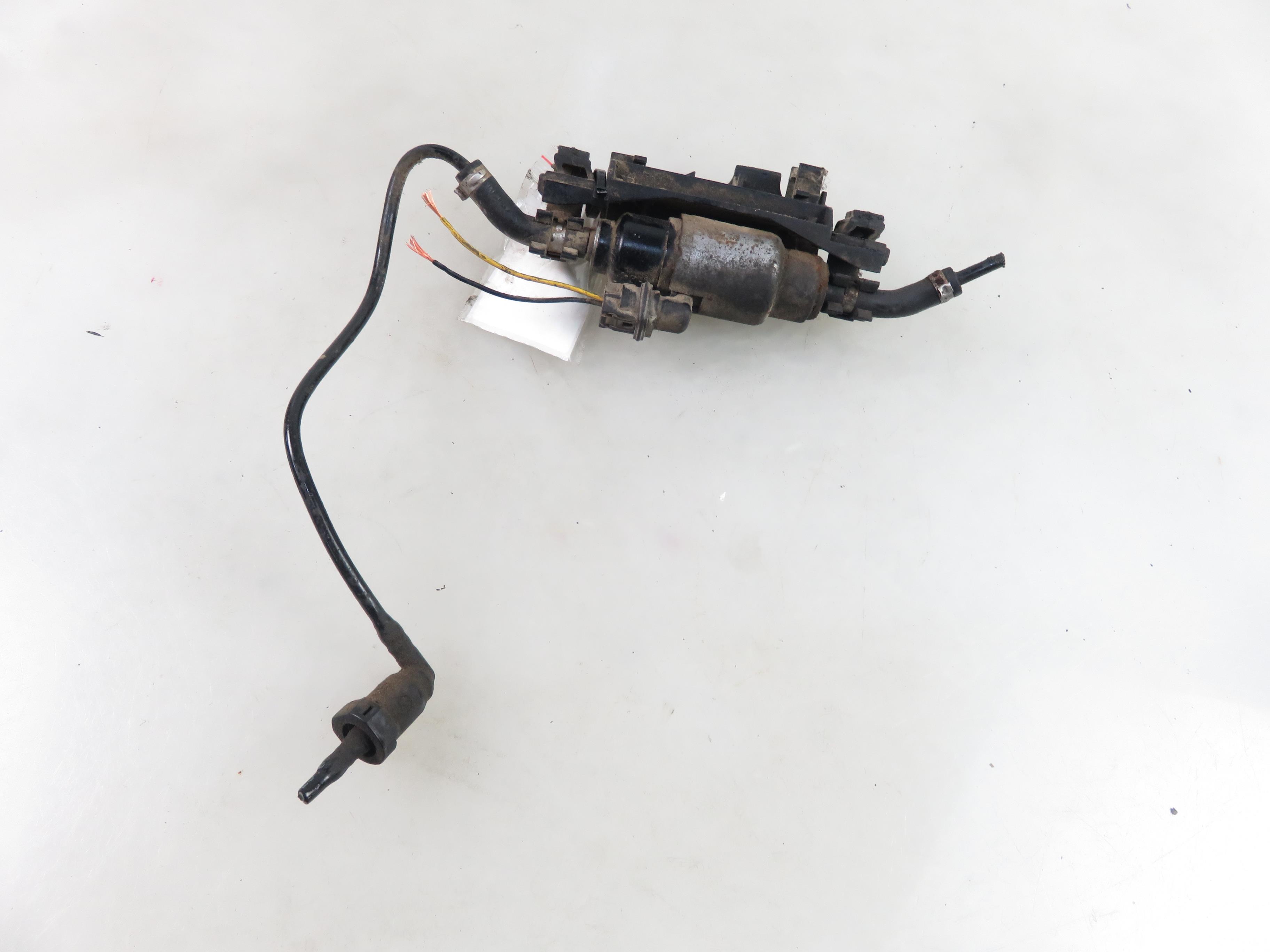 VOLKSWAGEN Touran 1 generation (2003-2015) Autonomous heating fuel pump 25681541