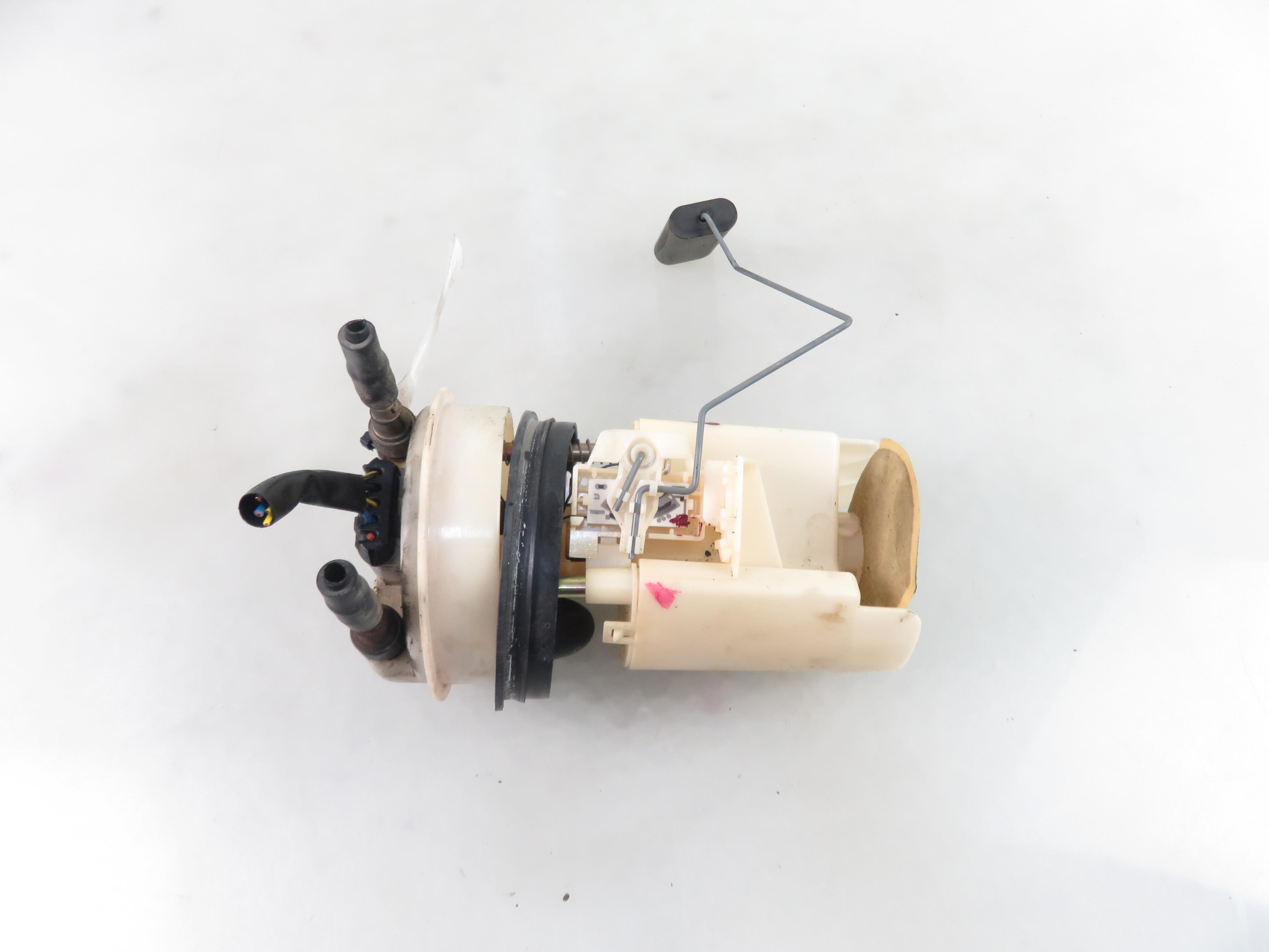 VOLVO V40 1 generation (1996-2004) Bensinpump 30864216, 09750409905 25421984