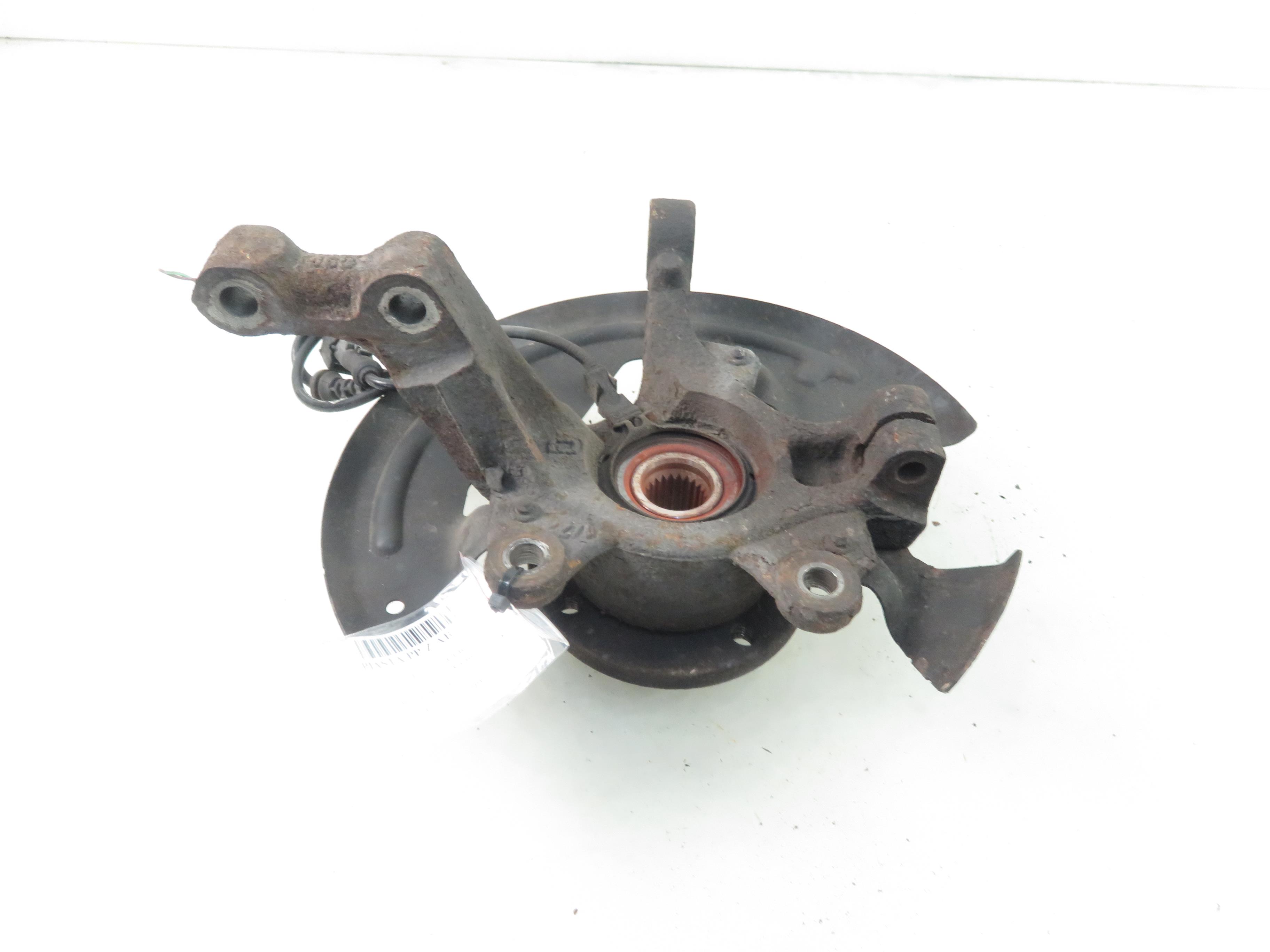 RENAULT Clio 4 generation (2012-2020) Front Right Wheel Hub 25701450