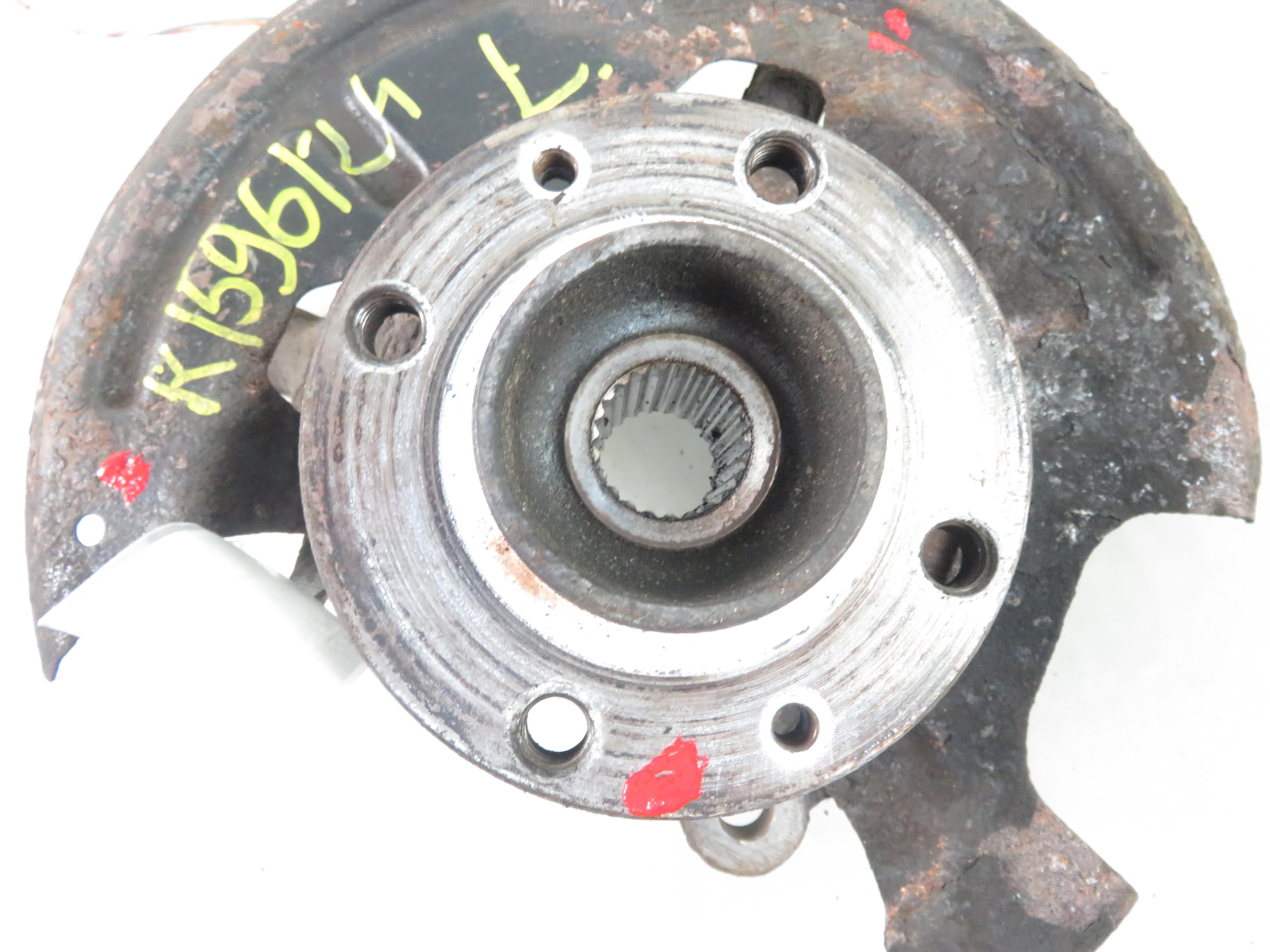 RENAULT Clio 4 generation (2012-2020) Front Left Wheel Hub 25701444