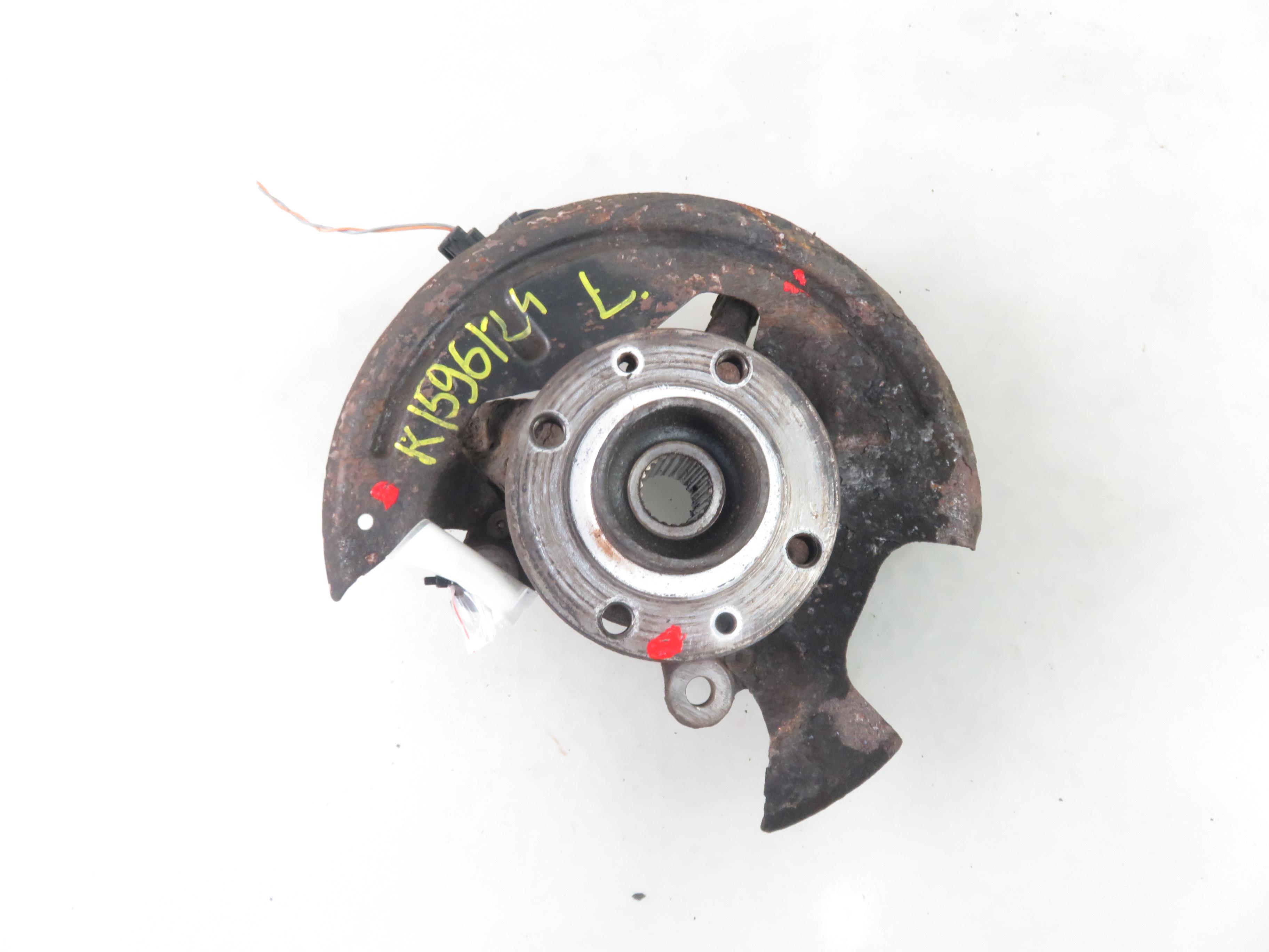 RENAULT Clio 4 generation (2012-2020) Front Left Wheel Hub 25701444