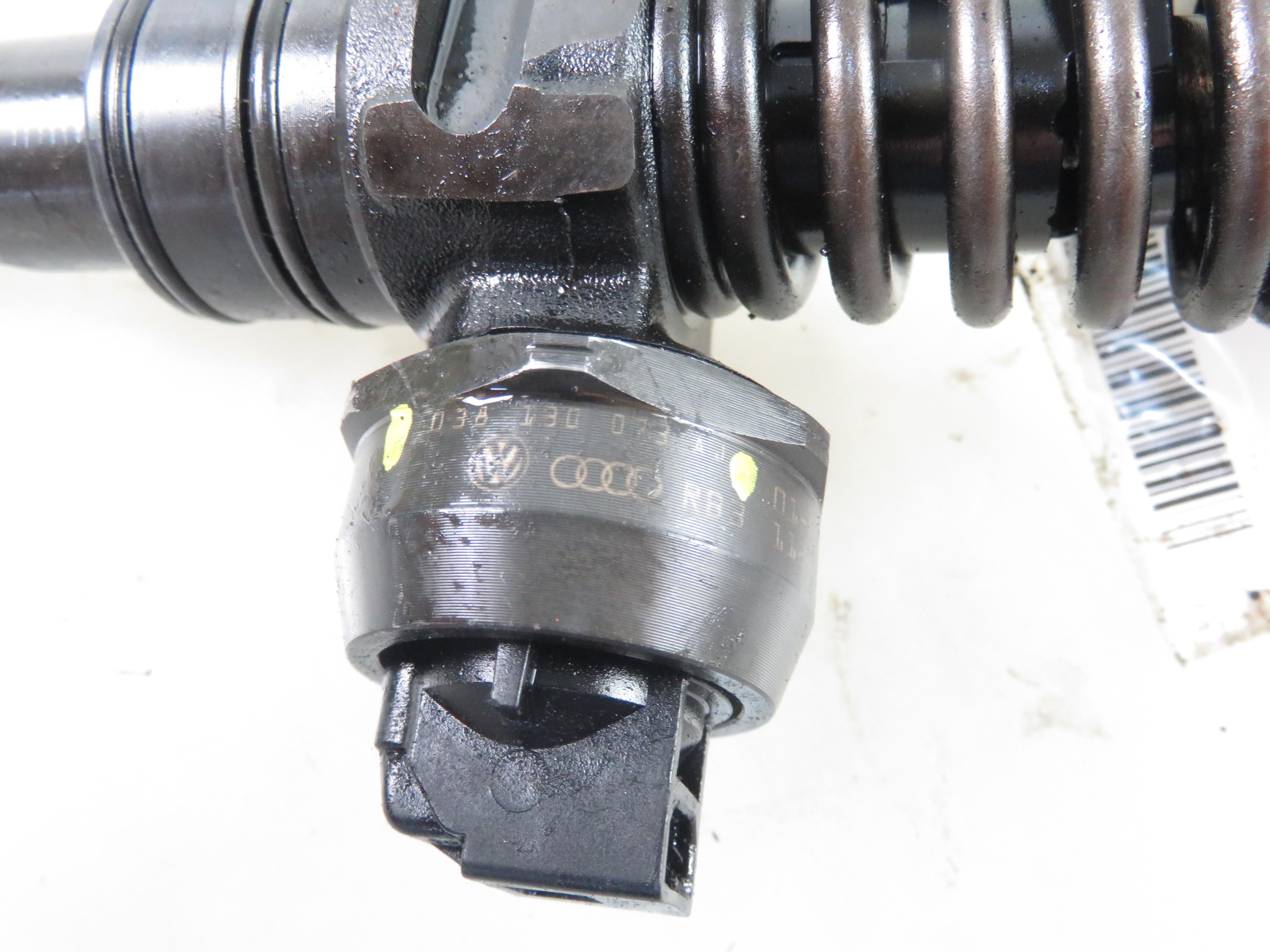 AUDI A3 8L (1996-2003) Injector de ulei 038130073AJ, 0414720037 25431265