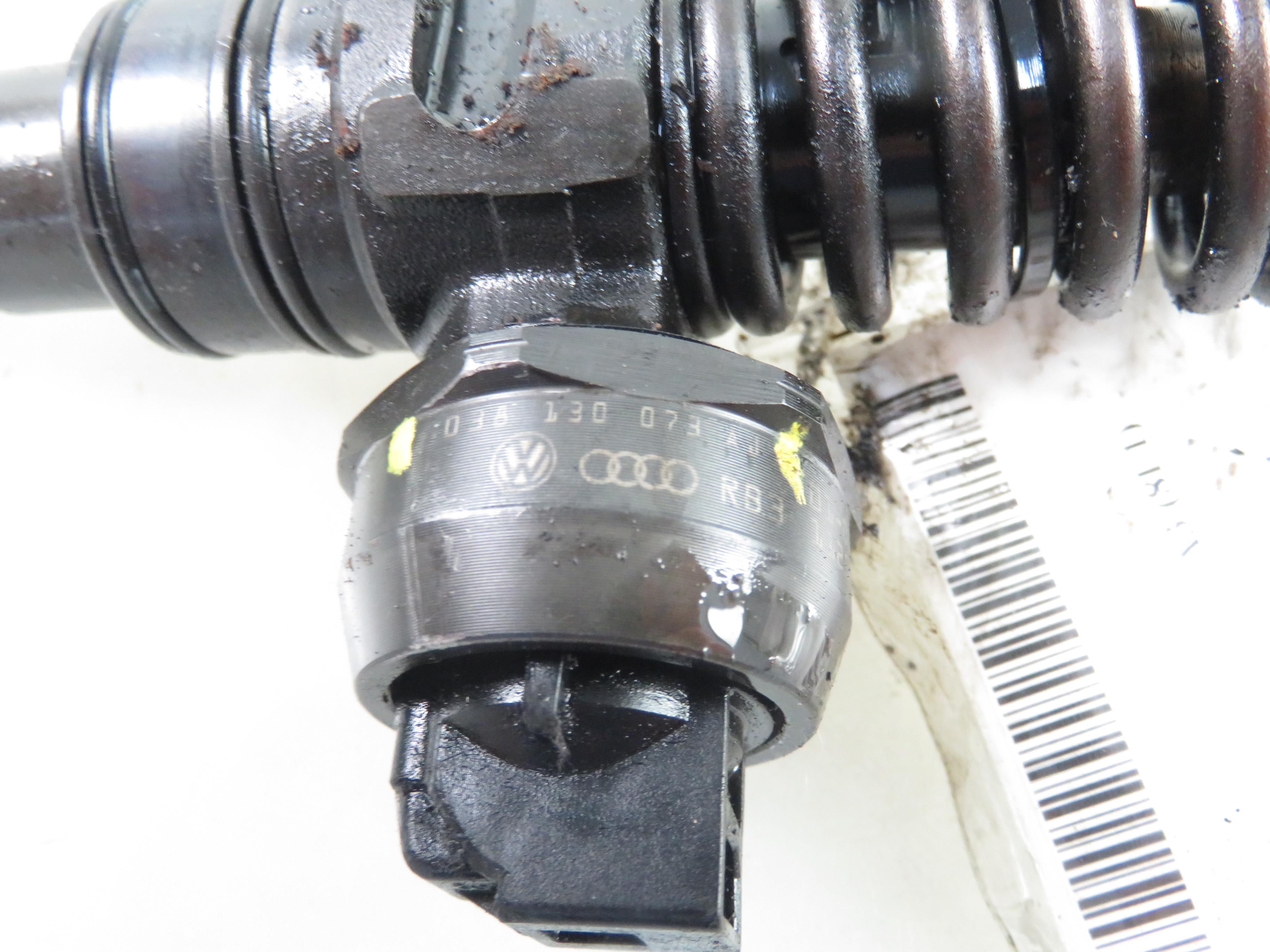 AUDI A3 8L (1996-2003) Injector de ulei 038130073AJ, 0414720037 25431264