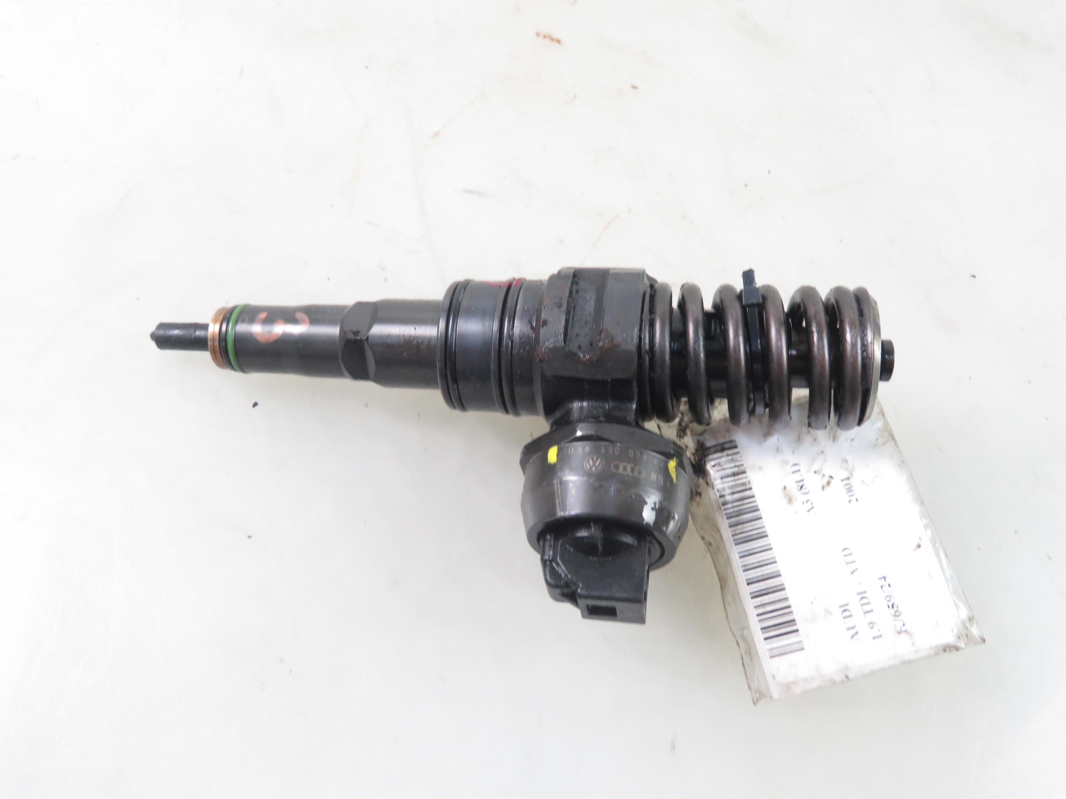 AUDI A3 8L (1996-2003) Injector de ulei 038130073AJ, 0414720037 25431264