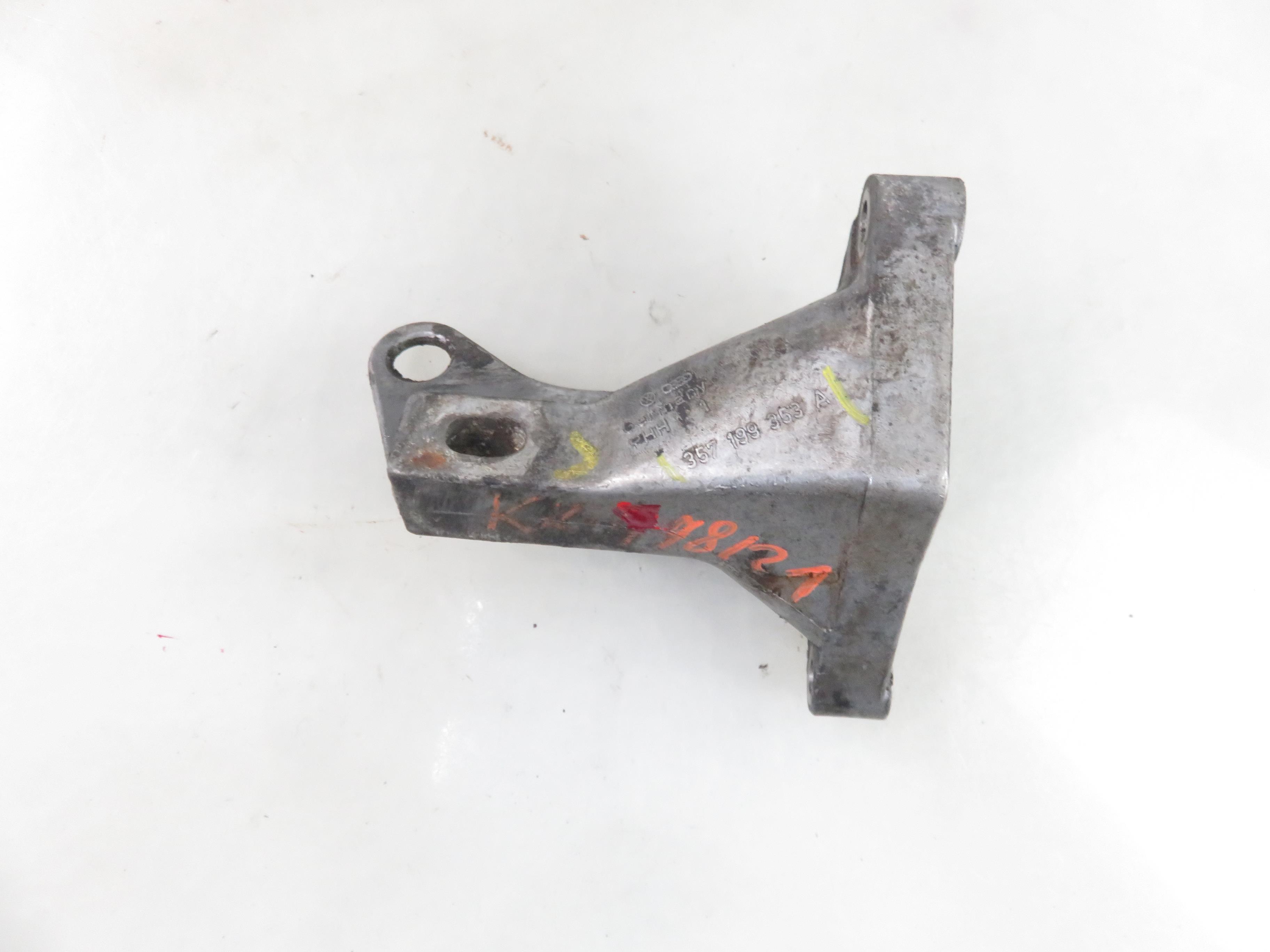 VOLKSWAGEN Passat B3 (1988-1993) Gearbox Mount Bracket 357199353A 25445438