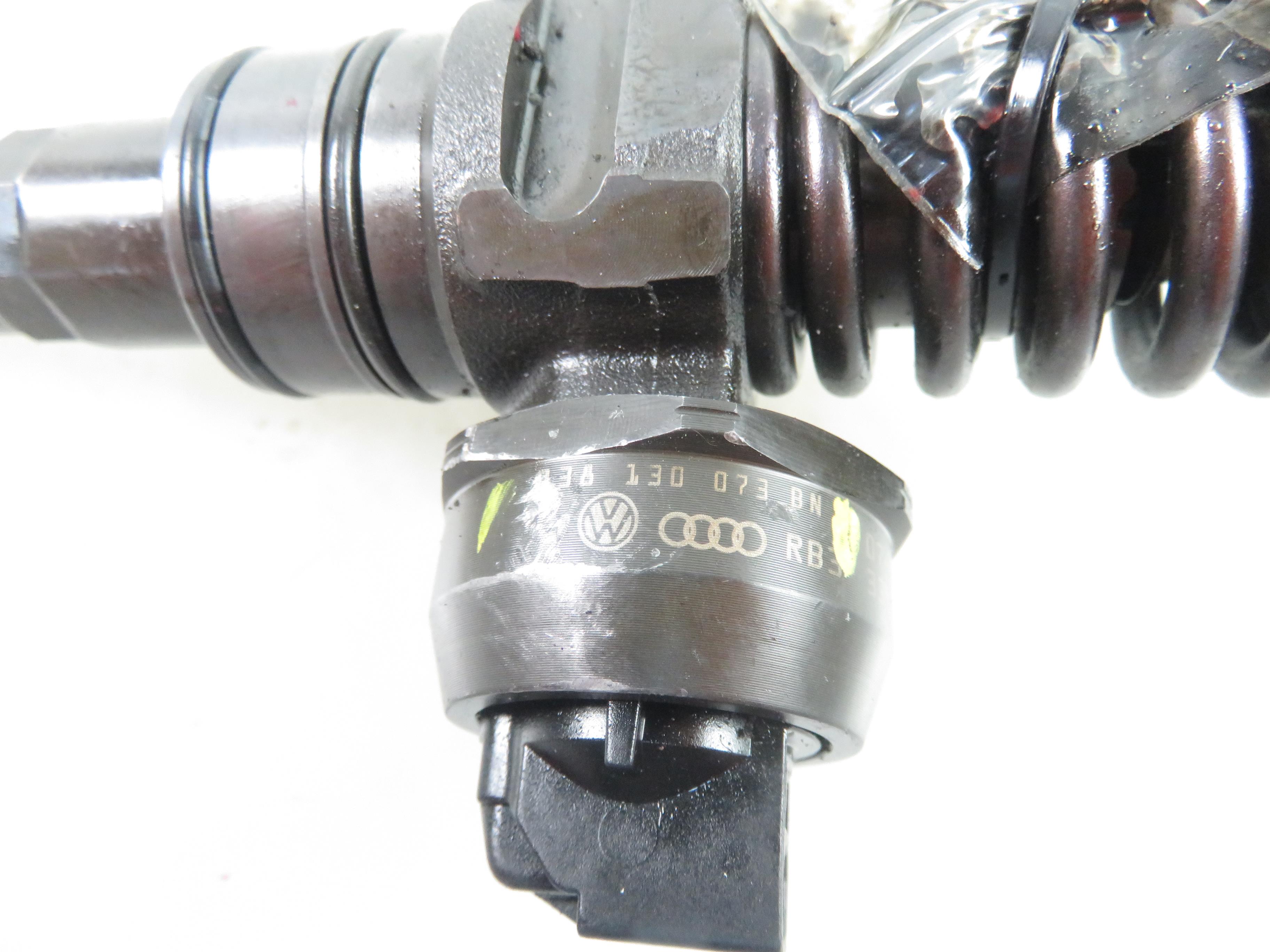 VOLKSWAGEN Golf 6 generation (2008-2015) Injector de ulei 038130073BN 25451163