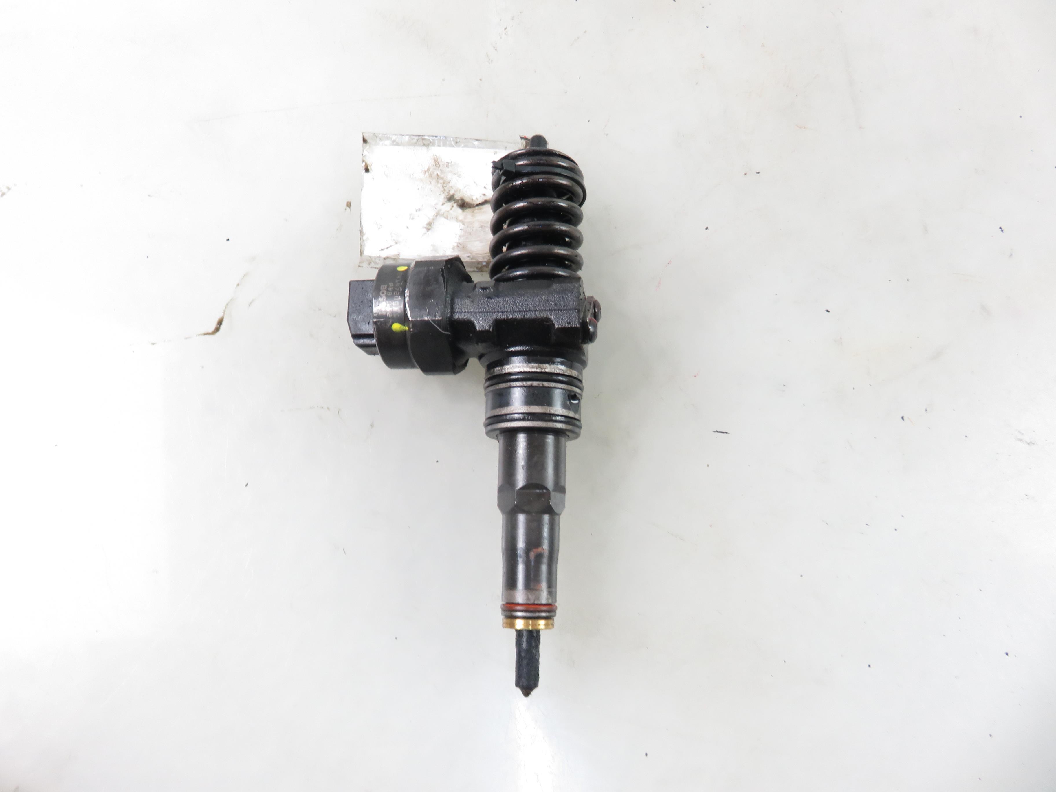 VOLKSWAGEN Golf 4 generation (1997-2006) Injector de ulei 038130073J, 0414720015 25451145