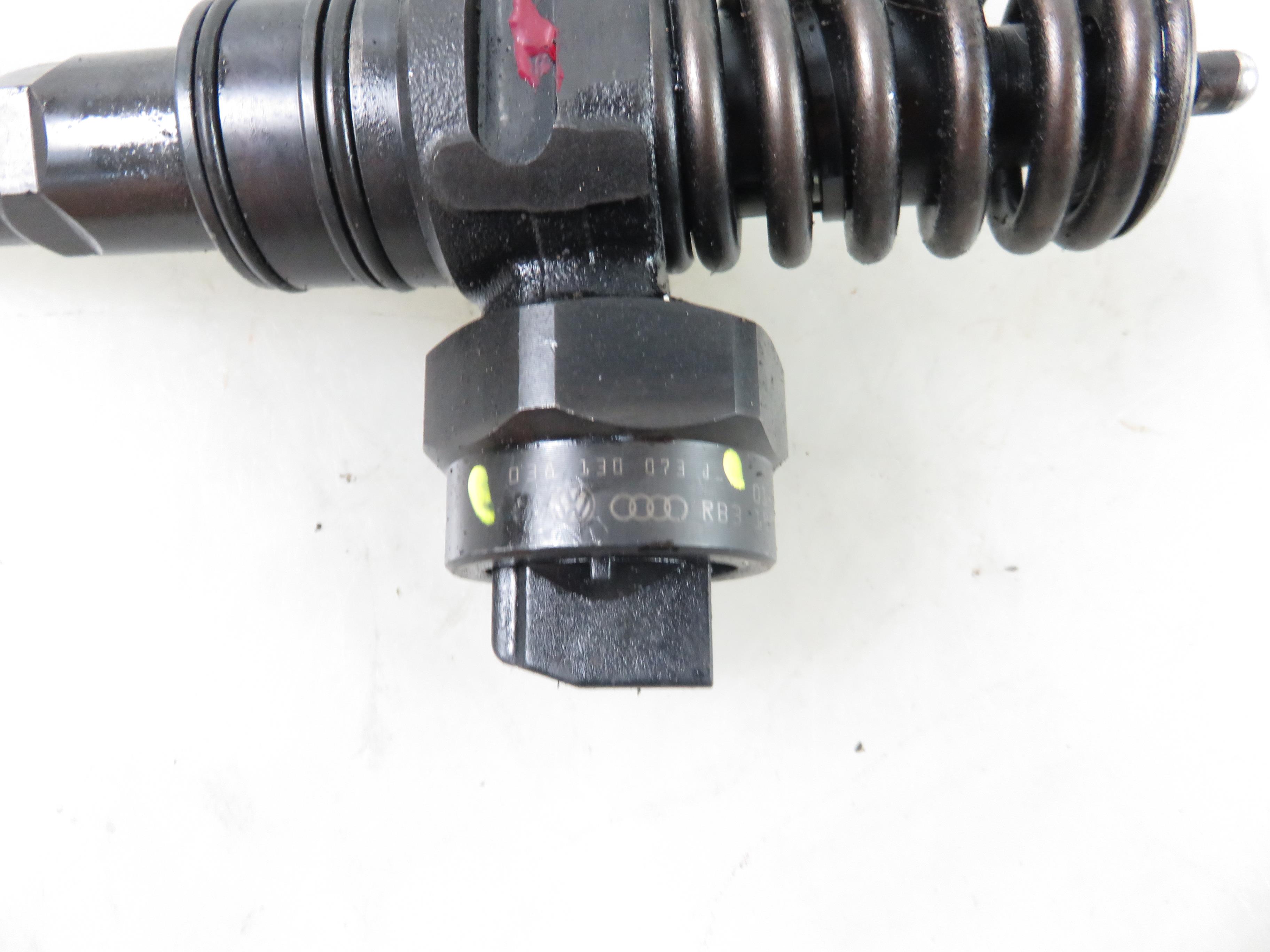 VOLKSWAGEN Golf 4 generation (1997-2006) Injector de ulei 038130073J, 0414720015 25451142