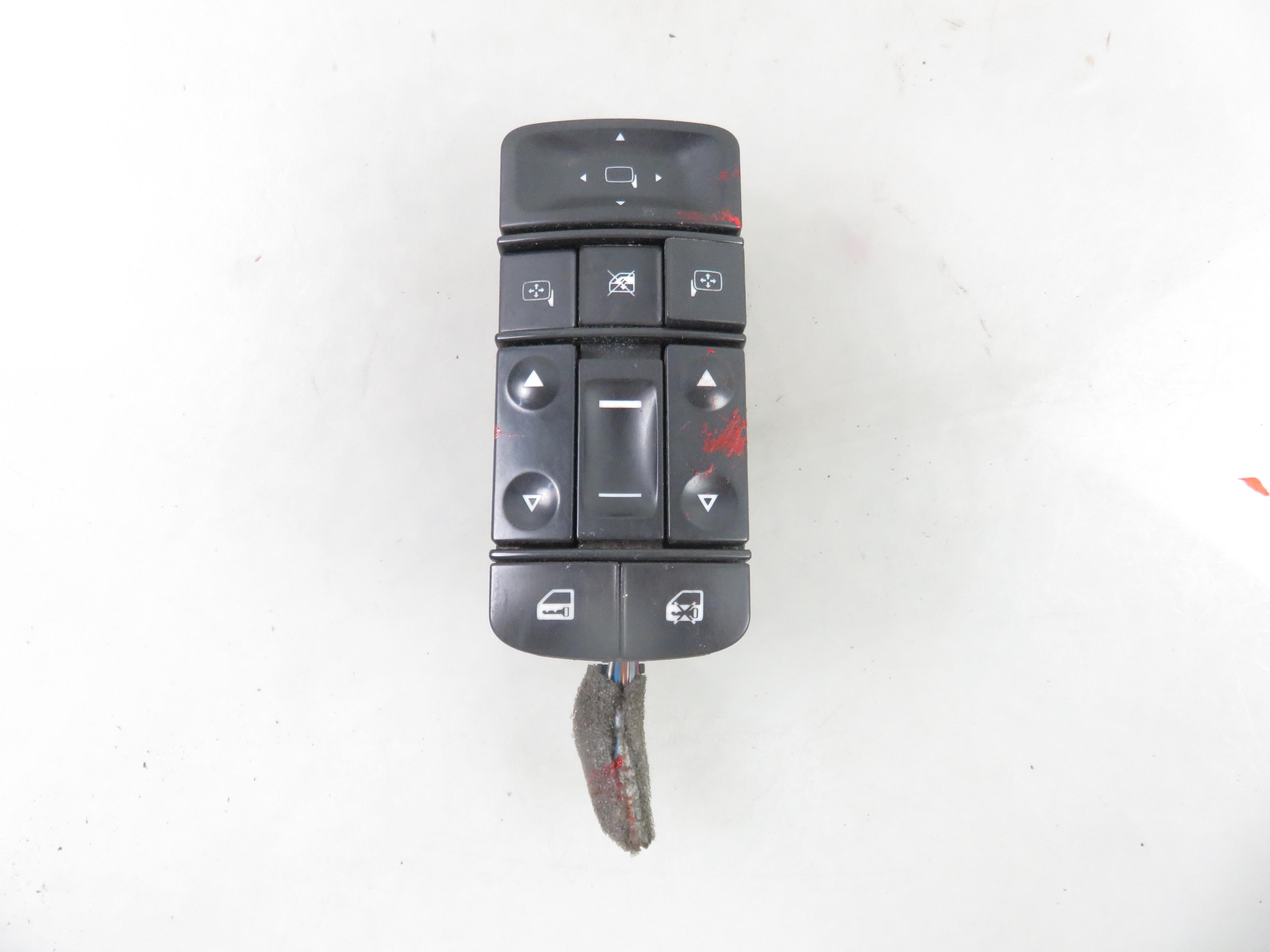 OPEL Vectra Кнопка стеклоподъемника передней левой двери 13224058 25580186