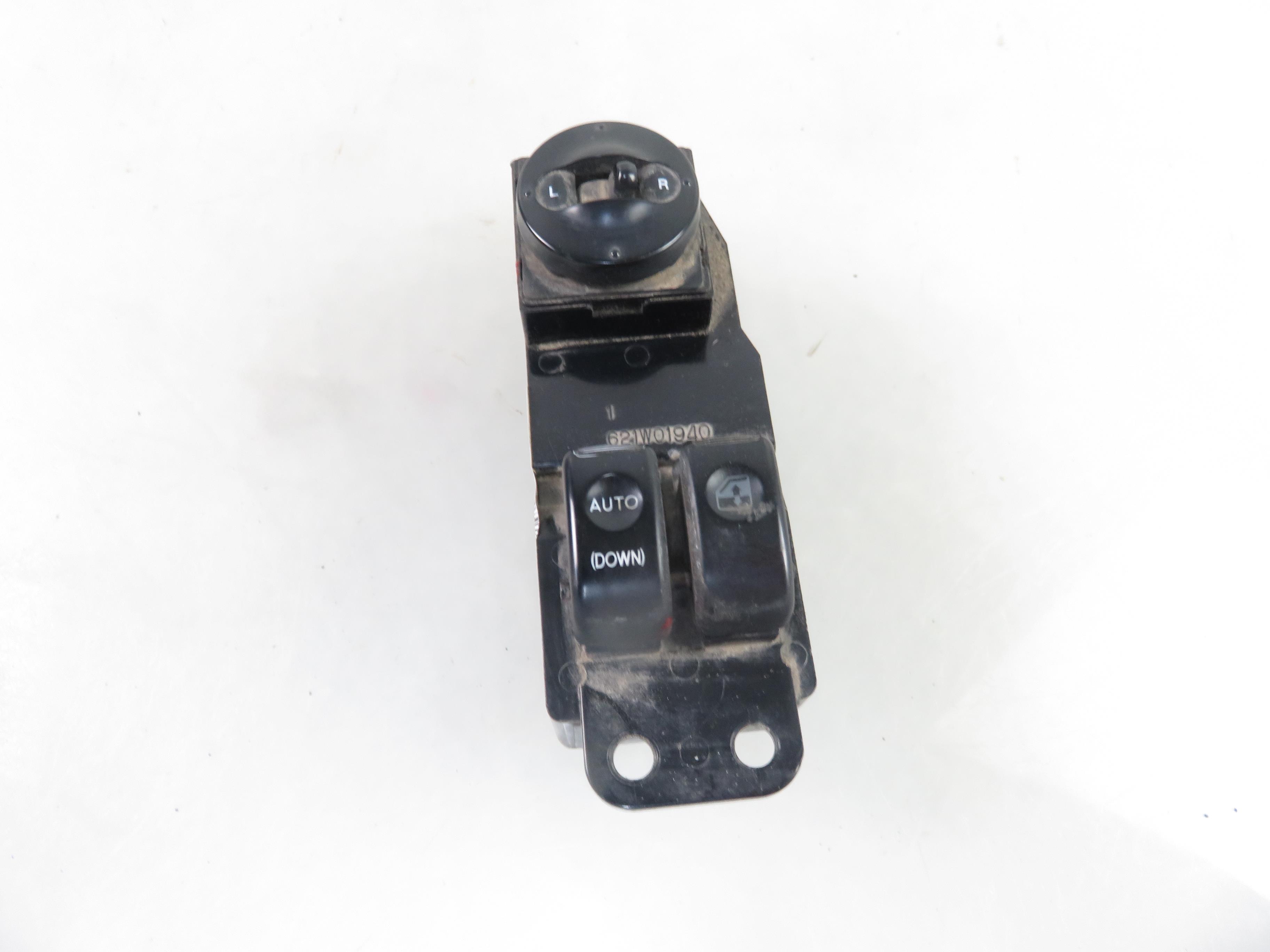 HYUNDAI H-1 Starex (1997-2007) Front Left Door Window Switch 935704A000,935704A100 25586173