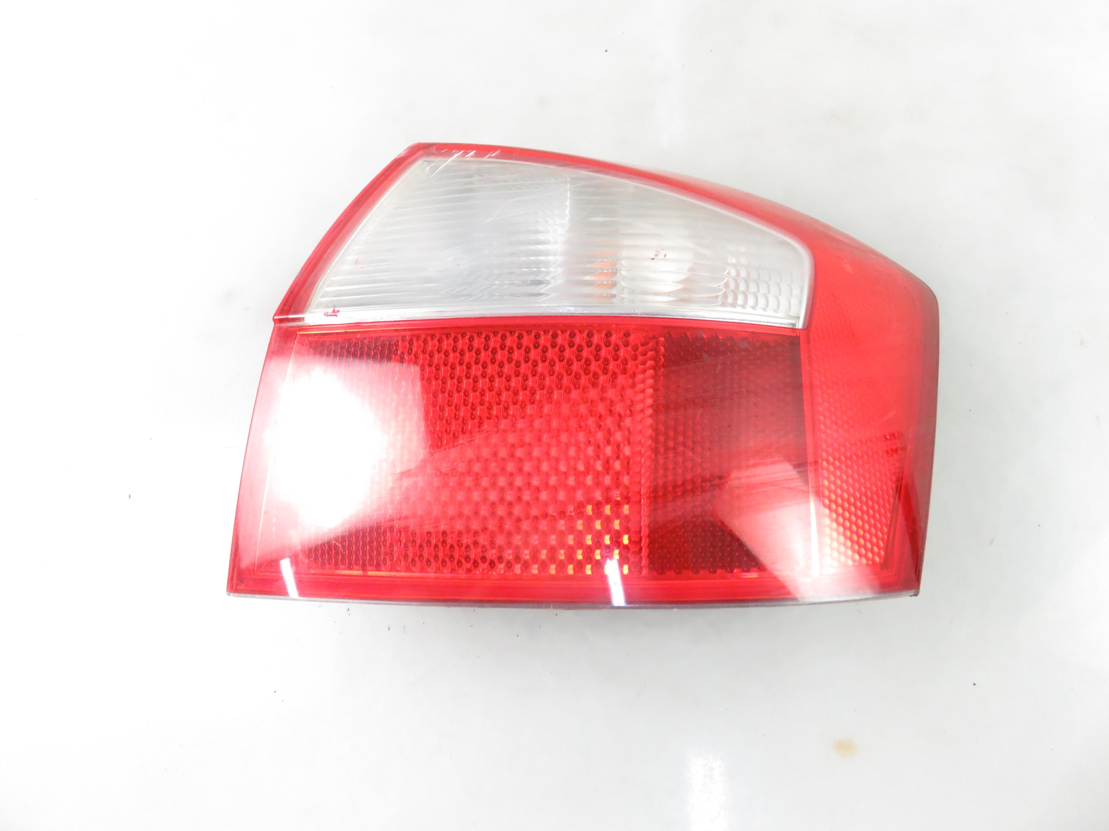 AUDI A4 B6/8E (2000-2005) Galinis dešinys žibintas 8E0945096C 25580346