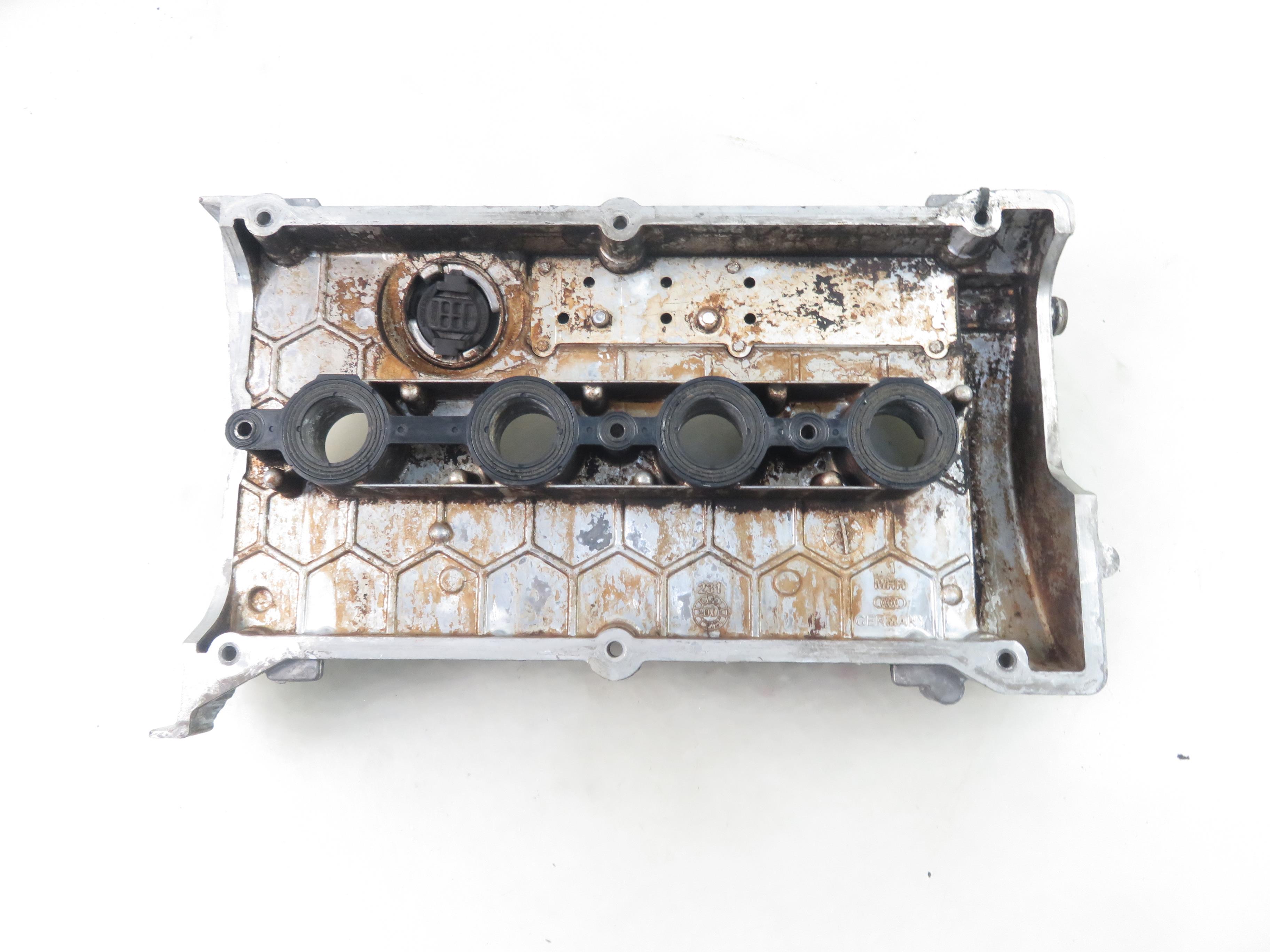 VOLKSWAGEN Passat Variant 1 generation (2010-2024) Valve Cover 06B103469N 25630748