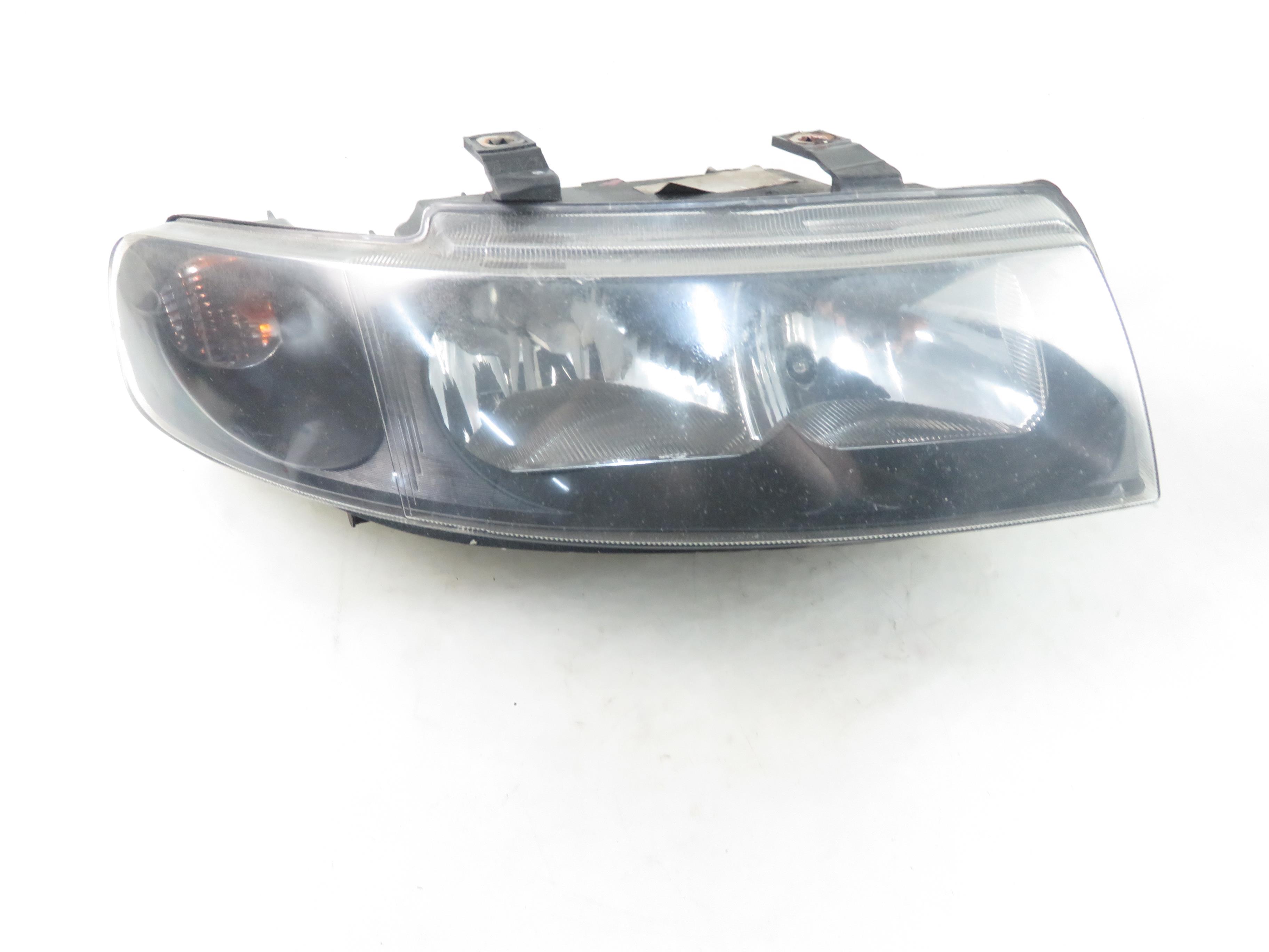 SEAT Toledo 2 generation (1999-2006) Front Right Headlight 25701328