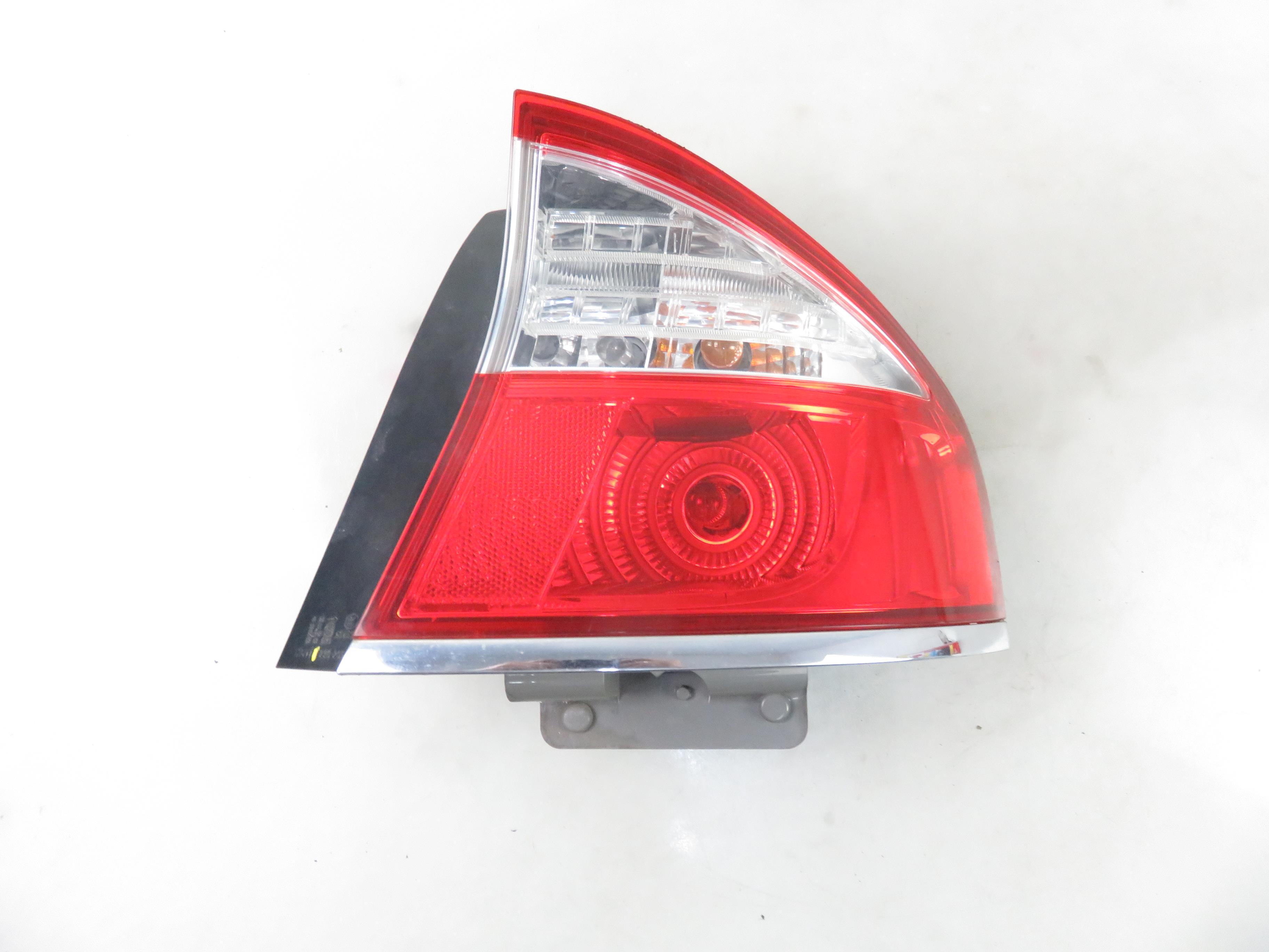 SUBARU Legacy 4 generation (2003-2009) Feu arrière droit 22020960 25701362