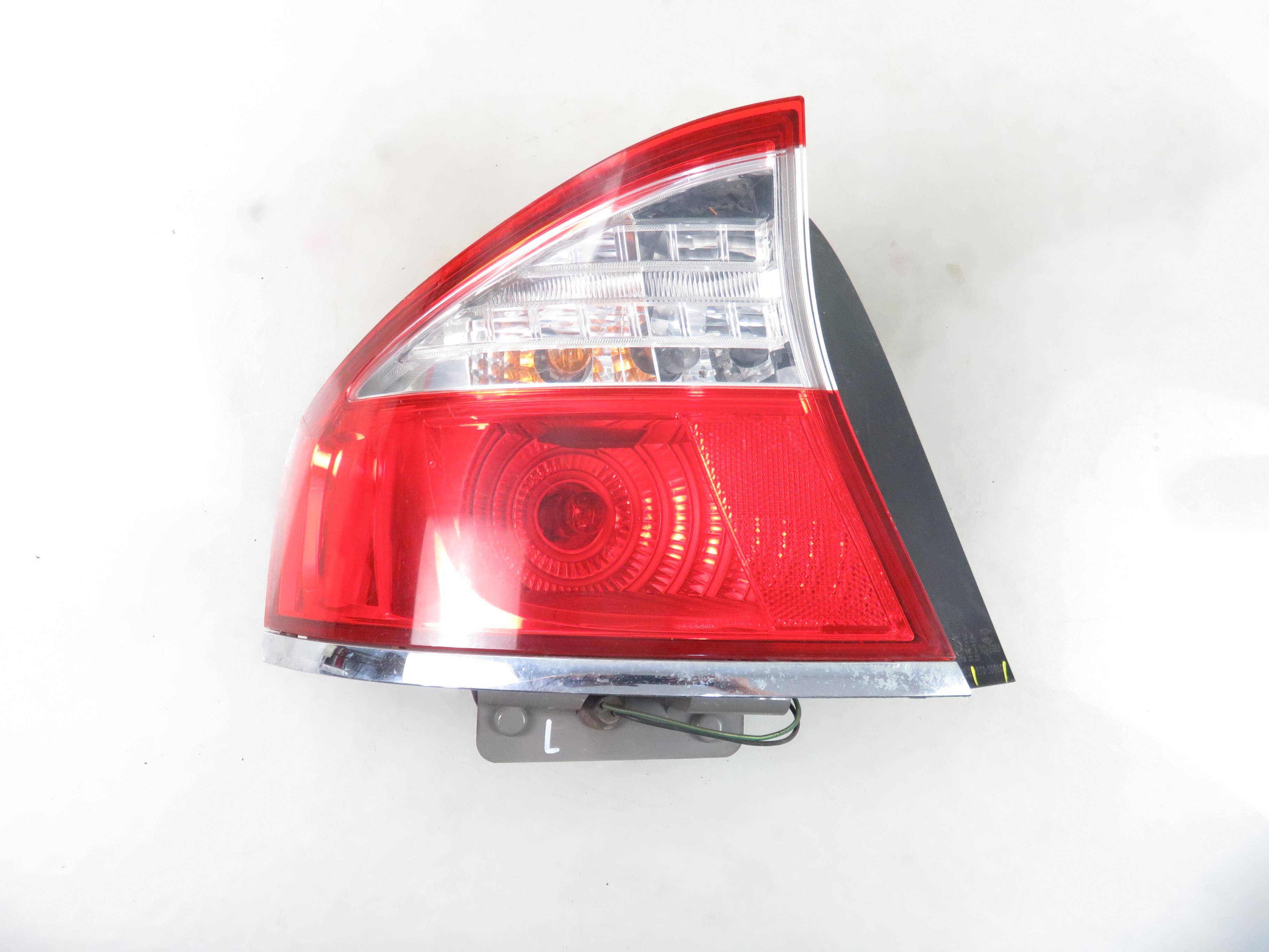 SUBARU Legacy 4 generation (2003-2009) Feu arrière gauche 22020960 25701325