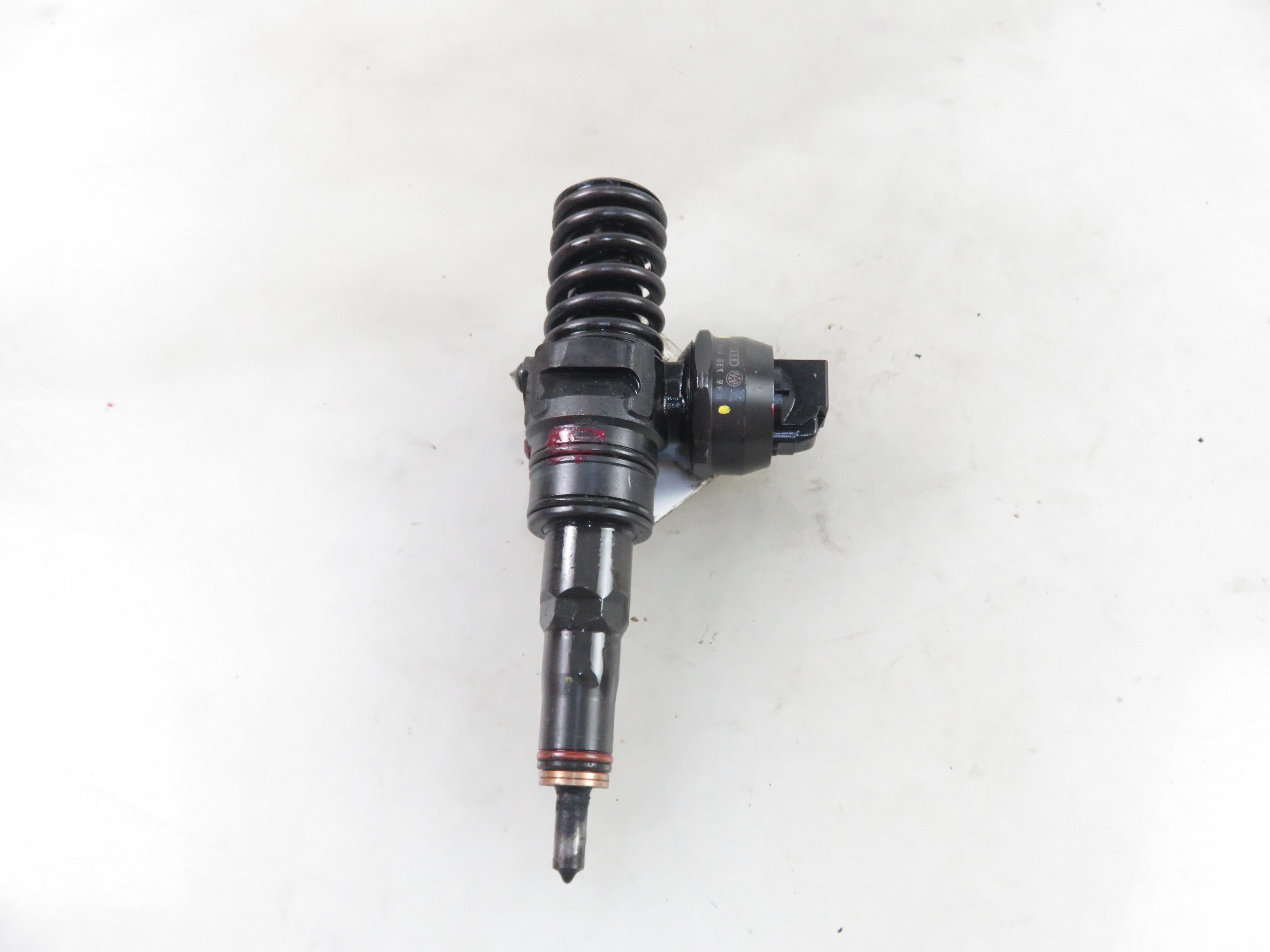 SKODA Fabia 6Y (1999-2007) Injector de ulei 038130073AJ, 0414720037 25747956