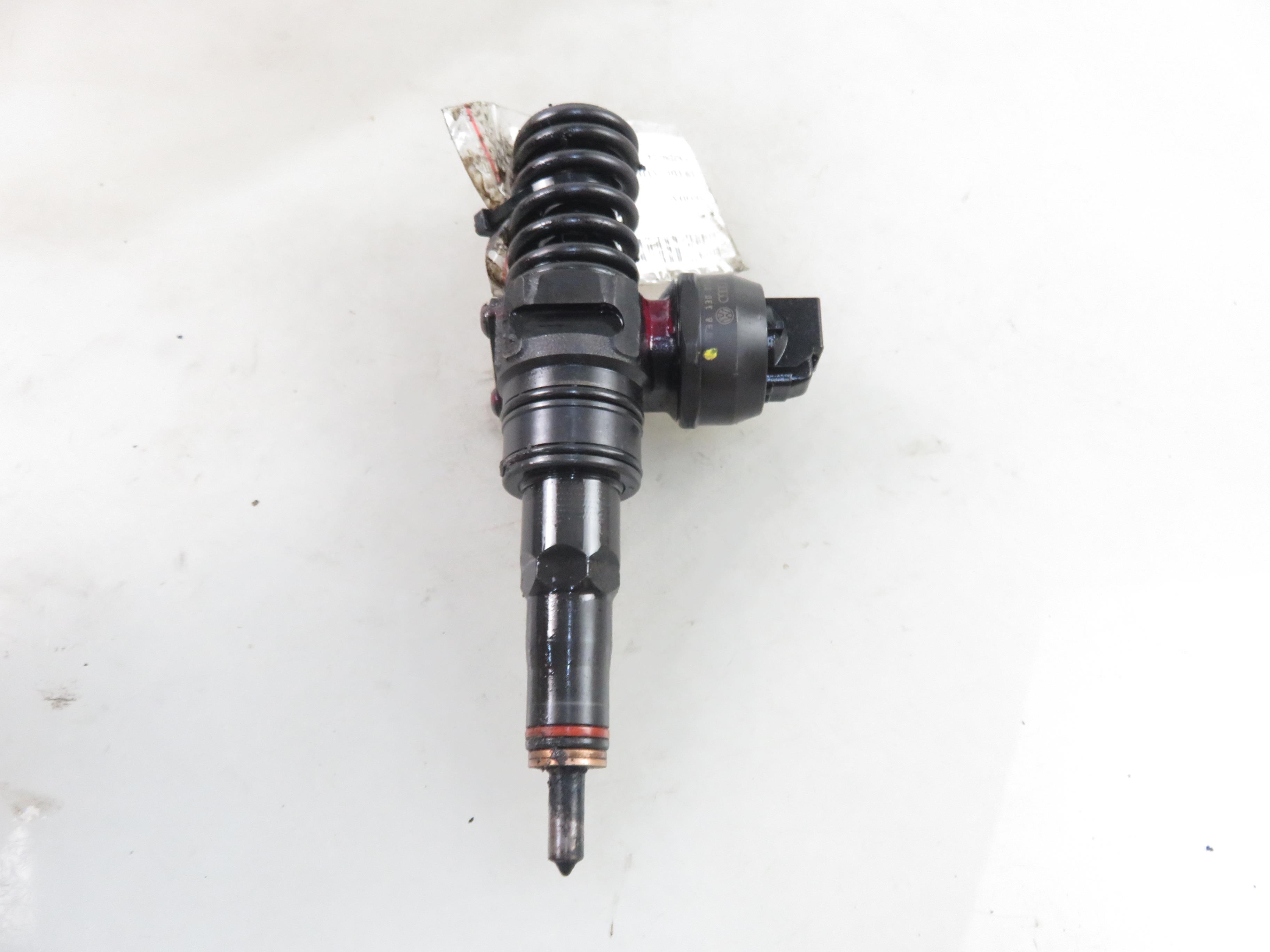 SKODA Fabia 6Y (1999-2007) Injector de ulei 038130073AJ, 0414720037 25748066